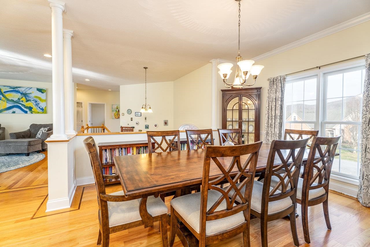 Features: Spacious layout with columns, hardwood floors, and stunning mountain views.