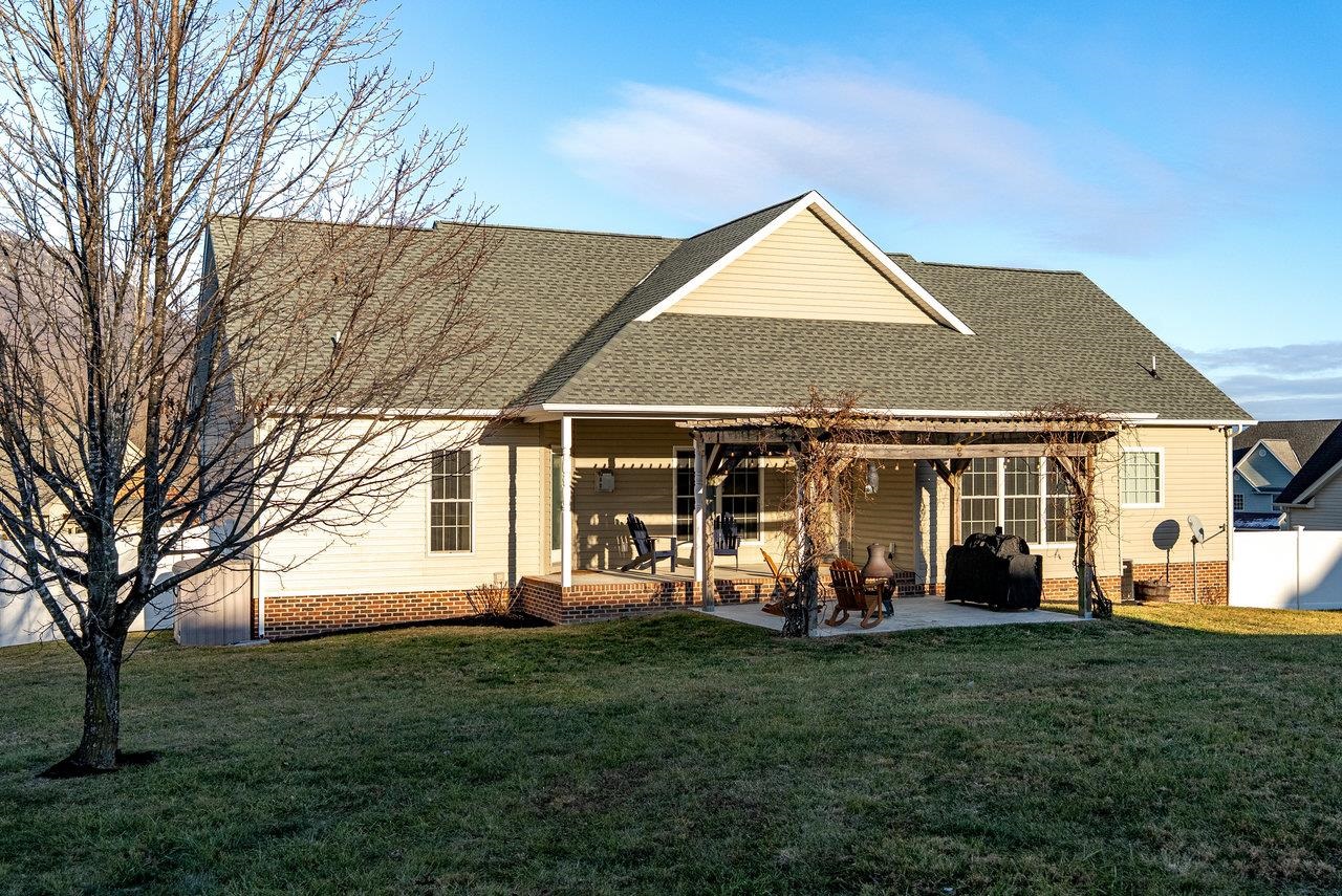 6250 DOTTS LN, PENN LAIRD, Virginia 22846, 4 Bedrooms Bedrooms, ,3 BathroomsBathrooms,Residential,THE MOUNTAIN VIEW RESIDENCE,6250 DOTTS LN,671874 MLS # 671874