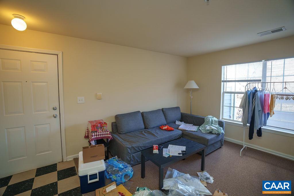 175 YELLOWSTONE DR, CHARLOTTESVILLE, Virginia 22903, 1 Bedroom Bedrooms, ,1 BathroomBathrooms,Residential,175 YELLOWSTONE DR,671875 MLS # 671875