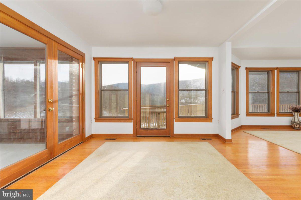 472 WESLEY LN, BENTONVILLE, Virginia 22610, 3 Bedrooms Bedrooms, ,3 BathroomsBathrooms,Residential,For sale,472 WESLEY LN,VAWR2012744 MLS # VAWR2012744