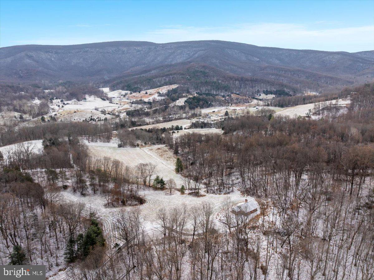 472 WESLEY LN, BENTONVILLE, Virginia 22610, 3 Bedrooms Bedrooms, ,3 BathroomsBathrooms,Residential,For sale,472 WESLEY LN,VAWR2012744 MLS # VAWR2012744