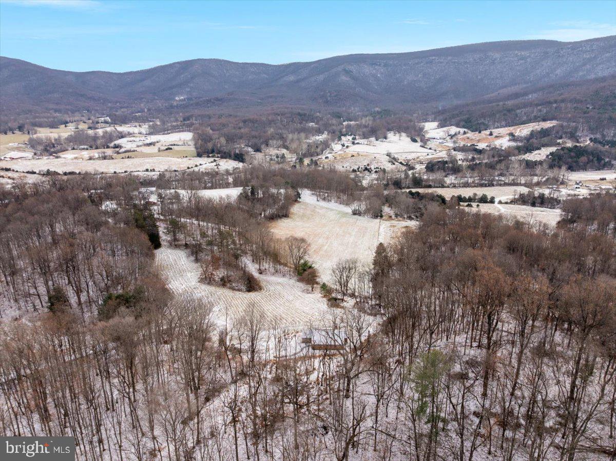 472 WESLEY LN, BENTONVILLE, Virginia 22610, 3 Bedrooms Bedrooms, ,3 BathroomsBathrooms,Residential,For sale,472 WESLEY LN,VAWR2012744 MLS # VAWR2012744