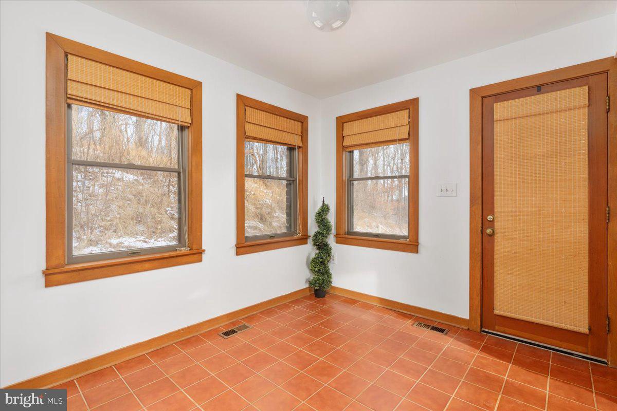 472 WESLEY LN, BENTONVILLE, Virginia 22610, 3 Bedrooms Bedrooms, ,3 BathroomsBathrooms,Residential,For sale,472 WESLEY LN,VAWR2012744 MLS # VAWR2012744