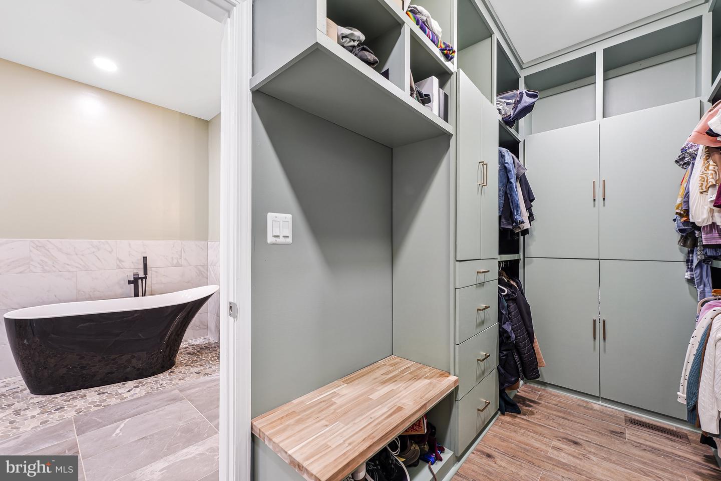 14051 HEATHERS OVERLOOK CT, NOKESVILLE, Virginia 20181, 4 Bedrooms Bedrooms, ,4 BathroomsBathrooms,Residential,For sale,14051 HEATHERS OVERLOOK CT,VAPW2109224 MLS # VAPW2109224