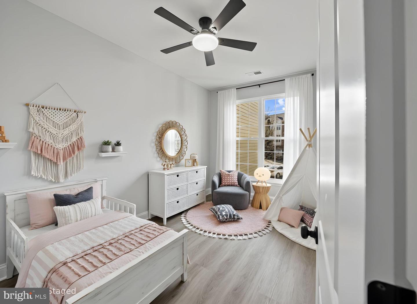 13133 PARK CRESCENT CIR, HERNDON, Virginia 20171, 4 Bedrooms Bedrooms, ,3 BathroomsBathrooms,Residential,For sale,13133 PARK CRESCENT CIR,VAFX2276720 MLS # VAFX2276720 13133 PARK CRESCENT CIR, HERNDON, Virginia 20171, 4 Bedrooms Bedrooms, ,3 BathroomsBathrooms,Residential,For sale,13133 PARK CRESCENT CIR,VAFX2276720 MLS # VAFX2276720