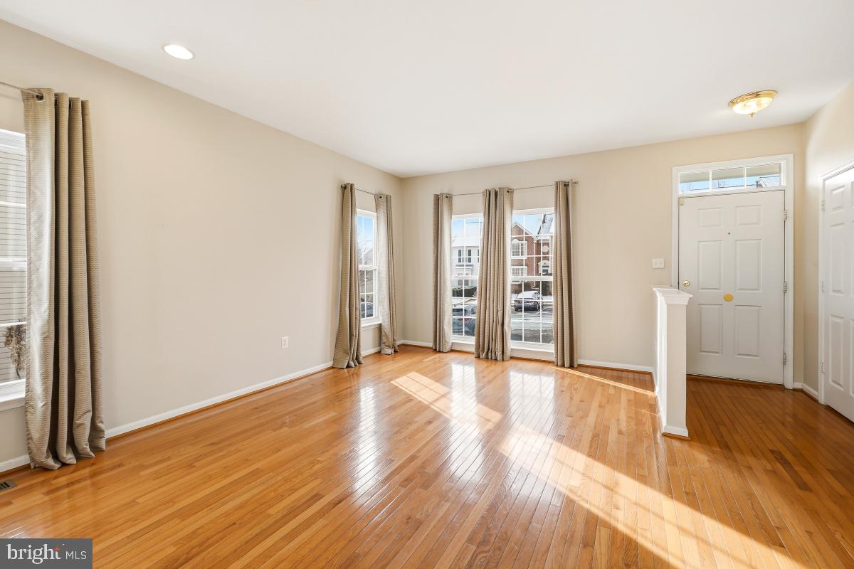 12827 HUNTERBROOK DR, WOODBRIDGE, Virginia 22192, 3 Bedrooms Bedrooms, 11 Rooms Rooms,2 BathroomsBathrooms,Residential,For sale,12827 HUNTERBROOK DR,VAPW2108156 MLS # VAPW2108156 12827 HUNTERBROOK DR, WOODBRIDGE, Virginia 22192, 3 Bedrooms Bedrooms, 11 Rooms Rooms,2 BathroomsBathrooms,Residential,For sale,12827 HUNTERBROOK DR,VAPW2108156 MLS # VAPW2108156