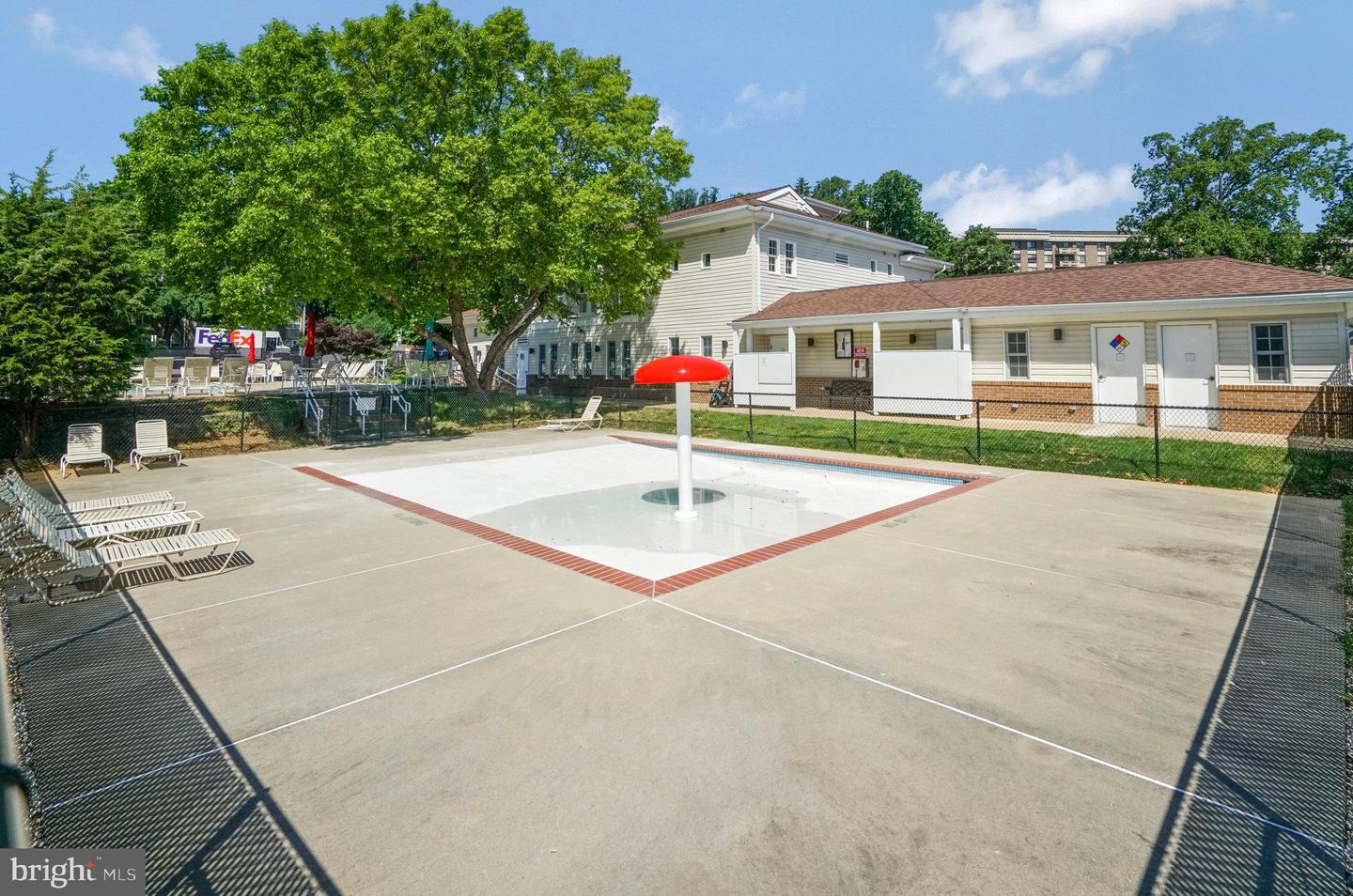 1931 WILSON LN #201, MCLEAN, Virginia 22102, 1 Bedroom Bedrooms, ,1 BathroomBathrooms,Residential,For sale,1931 WILSON LN #201,VAFX2280854 MLS # VAFX2280854