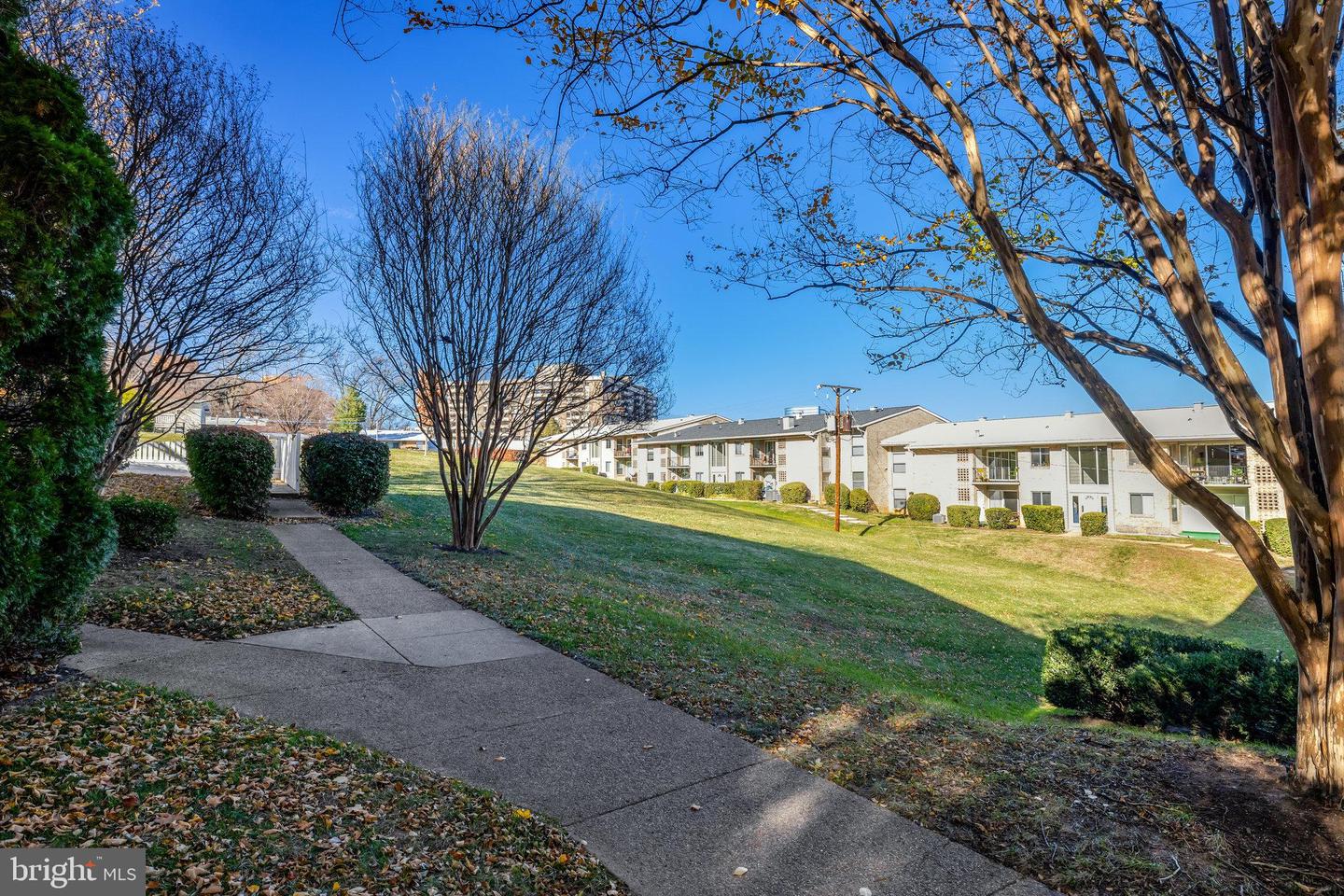 1931 WILSON LN #201, MCLEAN, Virginia 22102, 1 Bedroom Bedrooms, ,1 BathroomBathrooms,Residential,For sale,1931 WILSON LN #201,VAFX2280854 MLS # VAFX2280854