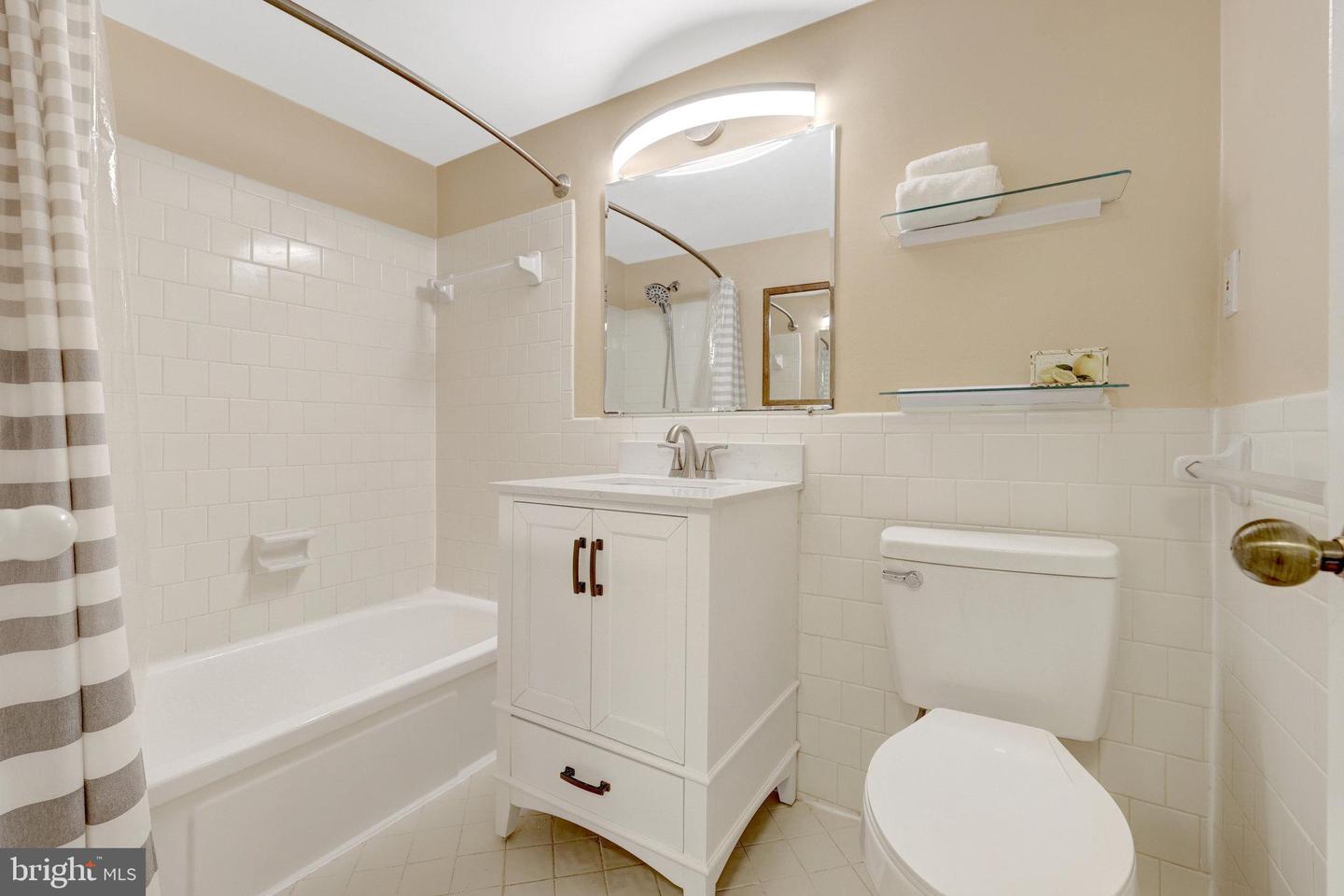 1931 WILSON LN #201, MCLEAN, Virginia 22102, 1 Bedroom Bedrooms, ,1 BathroomBathrooms,Residential,For sale,1931 WILSON LN #201,VAFX2280854 MLS # VAFX2280854