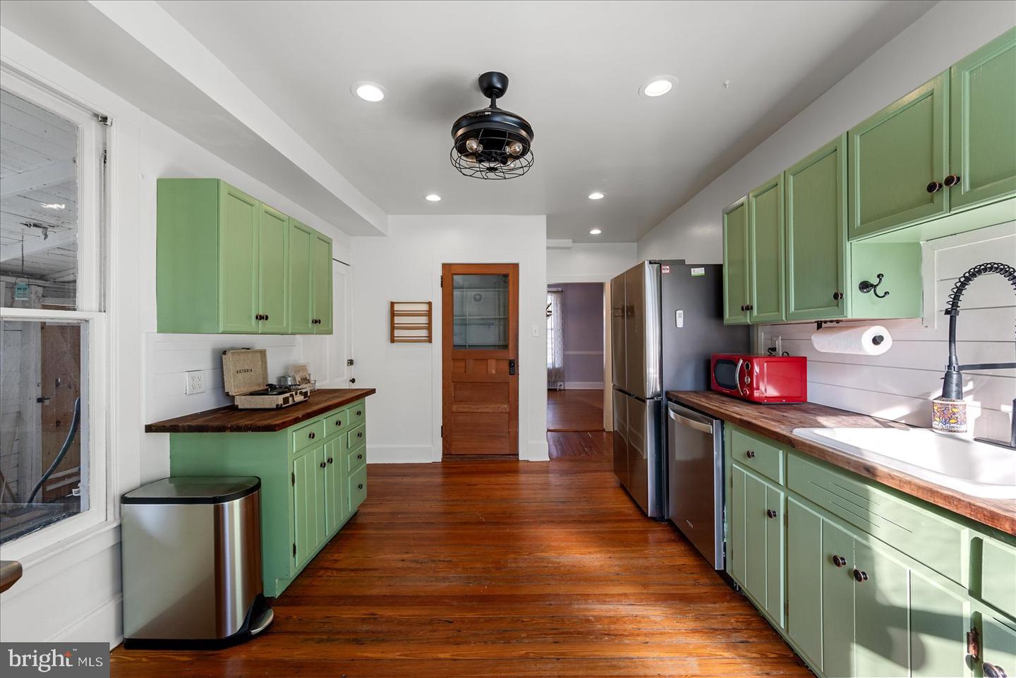 10 NEW CUT RD, ROUND HILL, Virginia 20141, 3 Bedrooms Bedrooms, ,2 BathroomsBathrooms,Residential,For sale,10 NEW CUT RD,VALO2111866 MLS # VALO2111866 10 NEW CUT RD, ROUND HILL, Virginia 20141, 3 Bedrooms Bedrooms, ,2 BathroomsBathrooms,Residential,For sale,10 NEW CUT RD,VALO2111866 MLS # VALO2111866