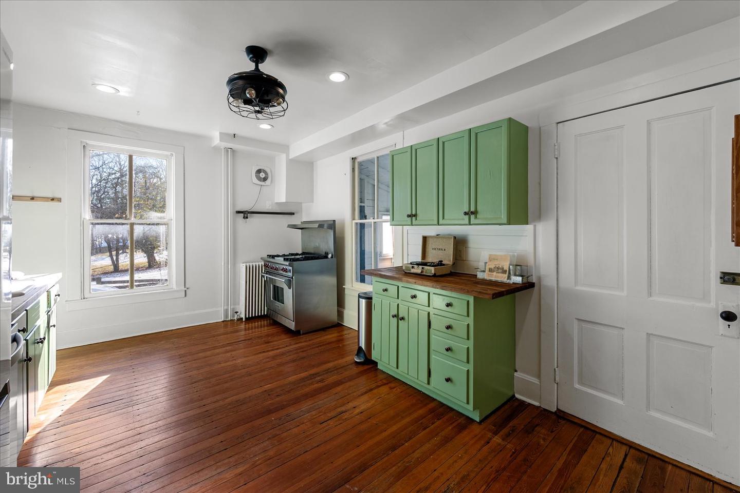 10 NEW CUT RD, ROUND HILL, Virginia 20141, 3 Bedrooms Bedrooms, ,2 BathroomsBathrooms,Residential,For sale,10 NEW CUT RD,VALO2111866 MLS # VALO2111866 10 NEW CUT RD, ROUND HILL, Virginia 20141, 3 Bedrooms Bedrooms, ,2 BathroomsBathrooms,Residential,For sale,10 NEW CUT RD,VALO2111866 MLS # VALO2111866