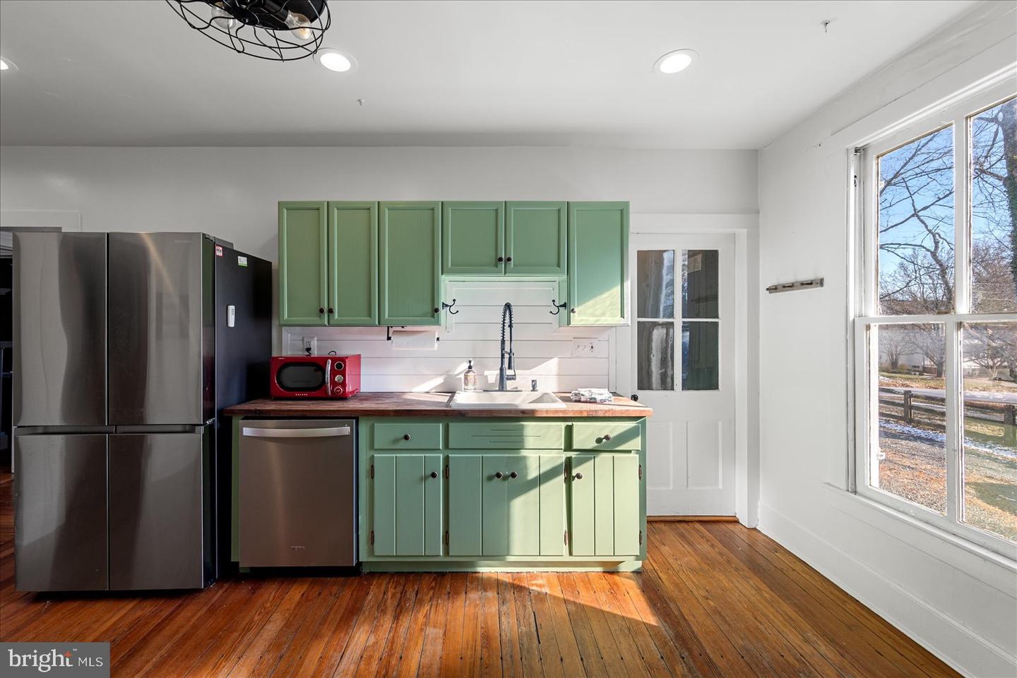 10 NEW CUT RD, ROUND HILL, Virginia 20141, 3 Bedrooms Bedrooms, ,2 BathroomsBathrooms,Residential,For sale,10 NEW CUT RD,VALO2111866 MLS # VALO2111866 10 NEW CUT RD, ROUND HILL, Virginia 20141, 3 Bedrooms Bedrooms, ,2 BathroomsBathrooms,Residential,For sale,10 NEW CUT RD,VALO2111866 MLS # VALO2111866