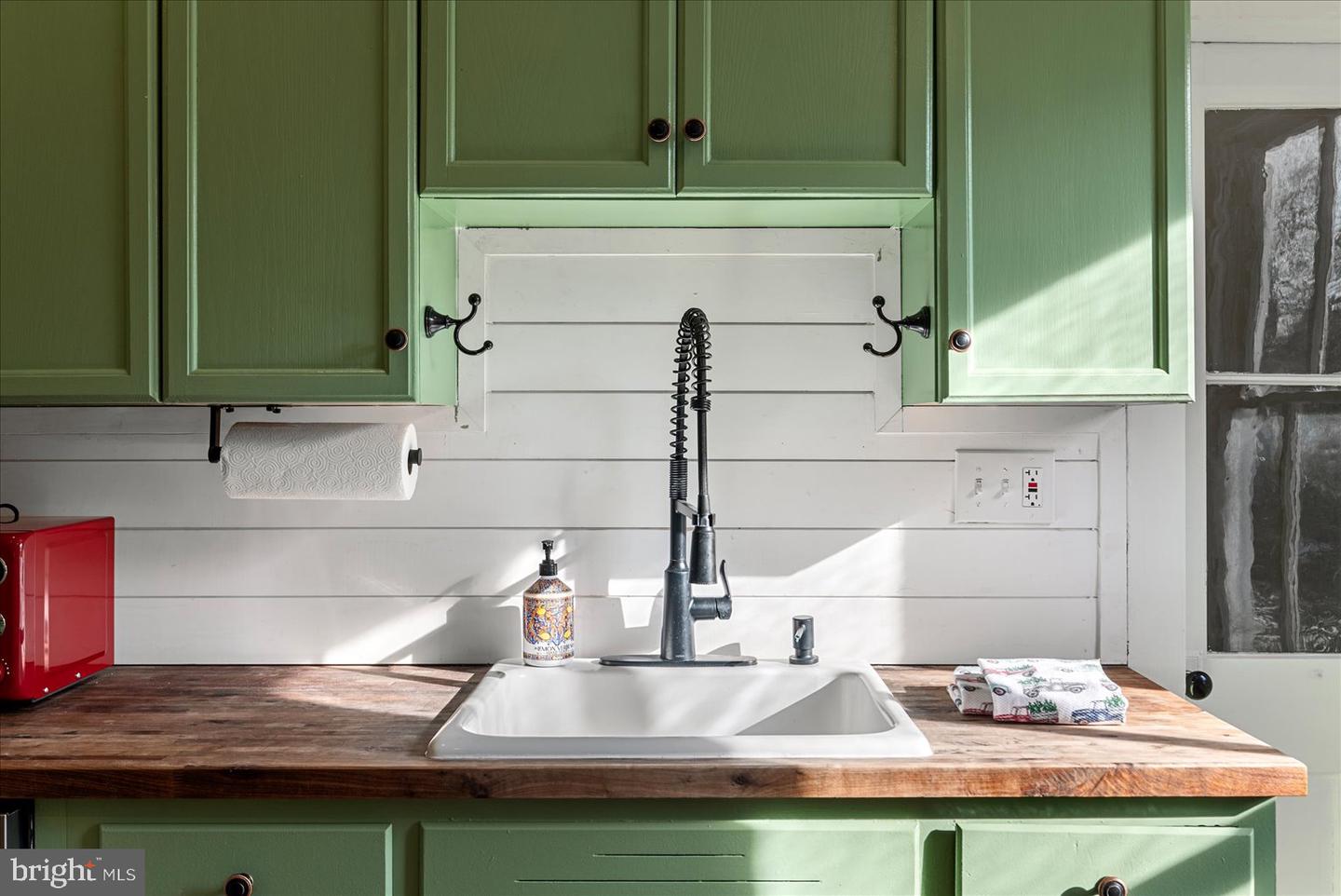 10 NEW CUT RD, ROUND HILL, Virginia 20141, 3 Bedrooms Bedrooms, ,2 BathroomsBathrooms,Residential,For sale,10 NEW CUT RD,VALO2111866 MLS # VALO2111866 10 NEW CUT RD, ROUND HILL, Virginia 20141, 3 Bedrooms Bedrooms, ,2 BathroomsBathrooms,Residential,For sale,10 NEW CUT RD,VALO2111866 MLS # VALO2111866