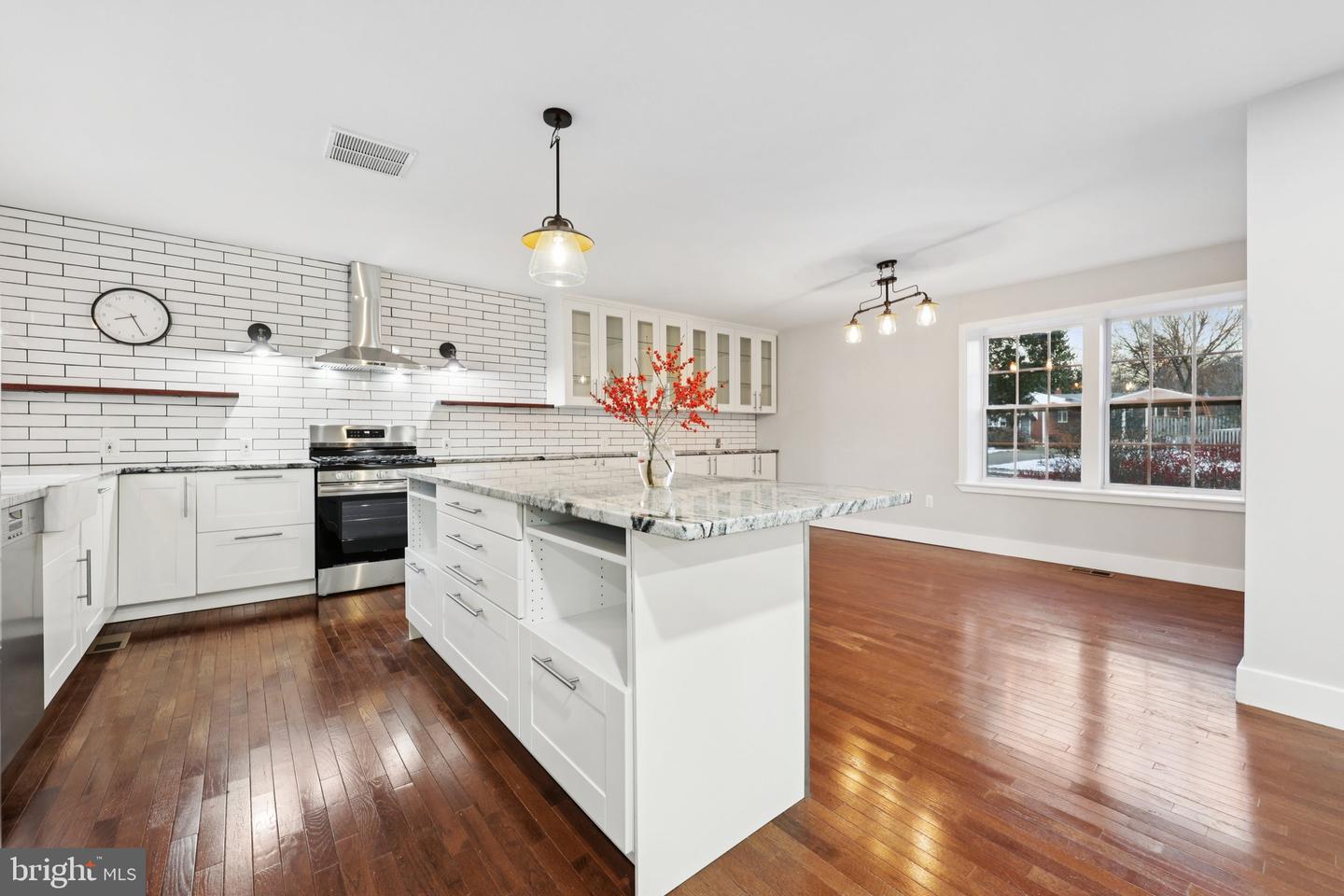 6057 BROOK DR, FALLS CHURCH, Virginia 22044, 6 Bedrooms Bedrooms, ,4 BathroomsBathrooms,Residential,For sale,6057 BROOK DR,VAFX2282094 MLS # VAFX2282094 6057 BROOK DR, FALLS CHURCH, Virginia 22044, 6 Bedrooms Bedrooms, ,4 BathroomsBathrooms,Residential,For sale,6057 BROOK DR,VAFX2282094 MLS # VAFX2282094