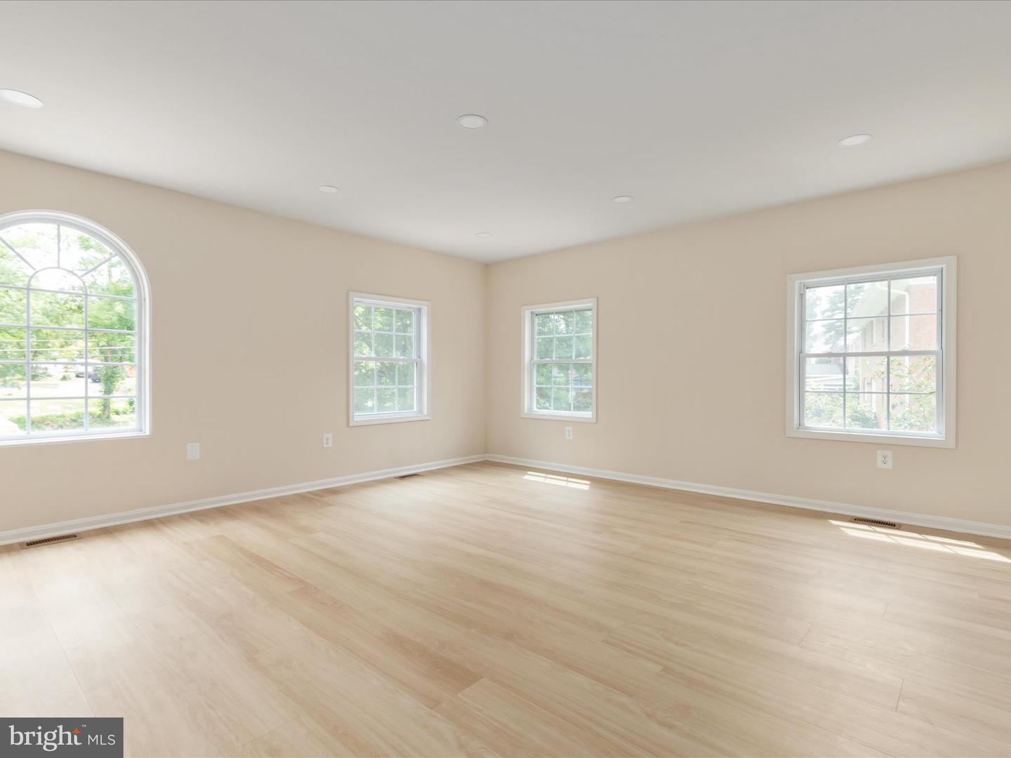 5625 MAXINE CT, ALEXANDRIA, Virginia 22310, 7 Bedrooms Bedrooms, 11 Rooms Rooms,4 BathroomsBathrooms,Residential,For sale,5625 MAXINE CT,VAFX2261474 MLS # VAFX2261474