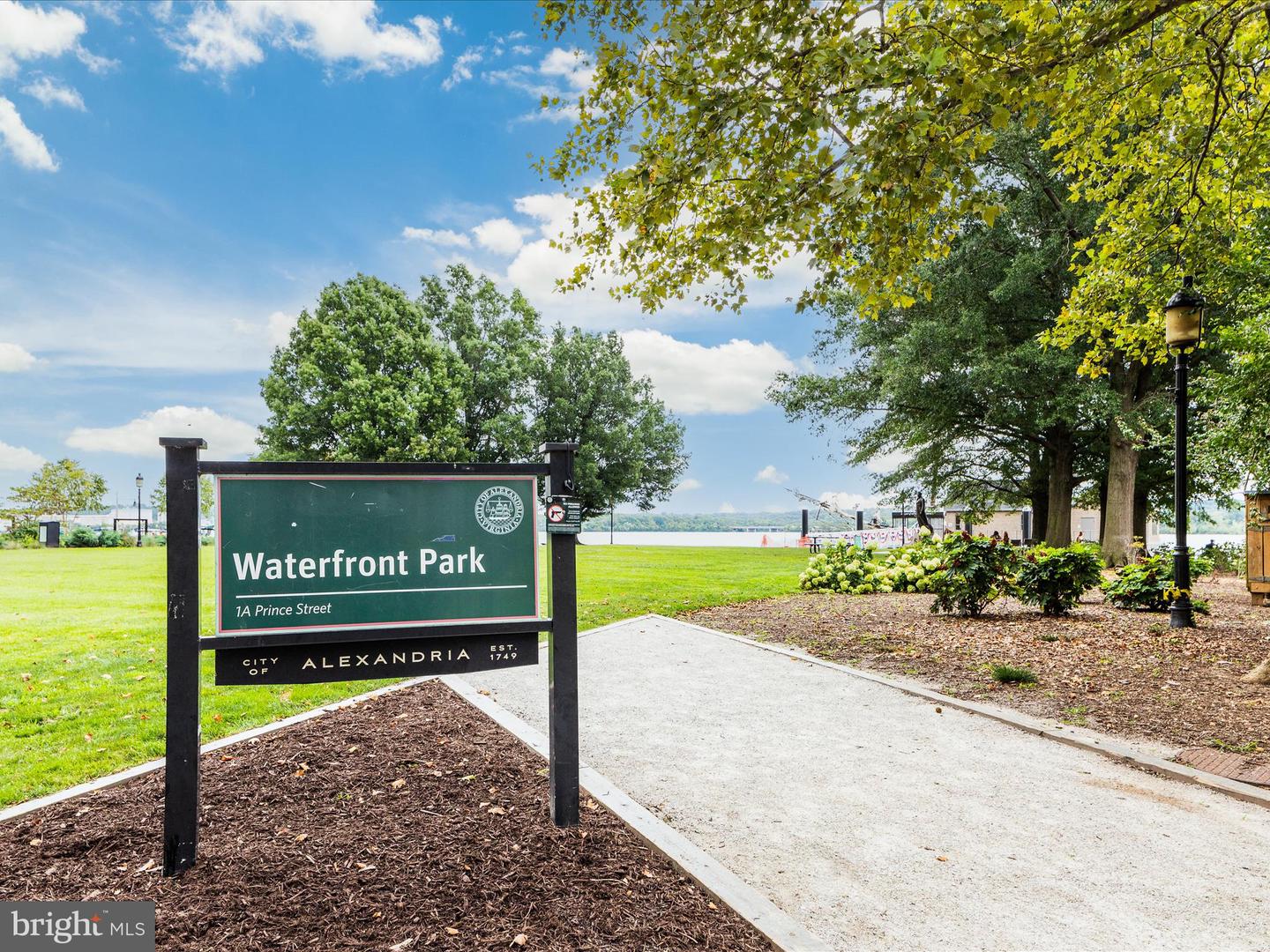 5625 MAXINE CT, ALEXANDRIA, Virginia 22310, 7 Bedrooms Bedrooms, 11 Rooms Rooms,4 BathroomsBathrooms,Residential,For sale,5625 MAXINE CT,VAFX2261474 MLS # VAFX2261474