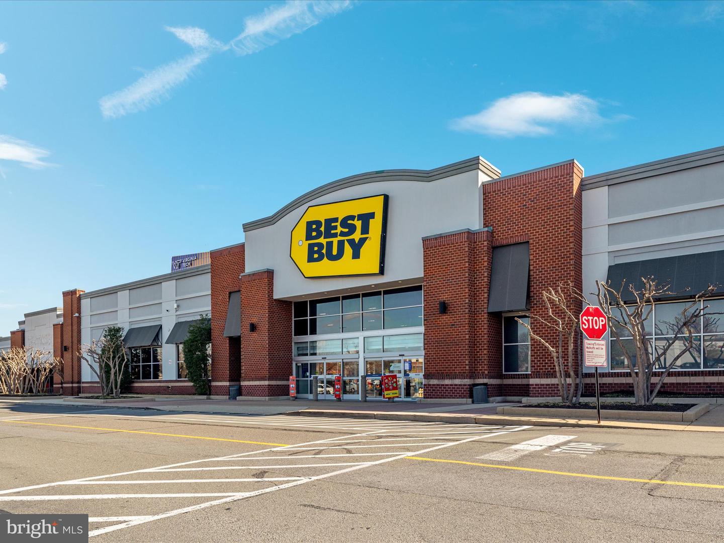 5625 MAXINE CT, ALEXANDRIA, Virginia 22310, 7 Bedrooms Bedrooms, 11 Rooms Rooms,4 BathroomsBathrooms,Residential,For sale,5625 MAXINE CT,VAFX2261474 MLS # VAFX2261474