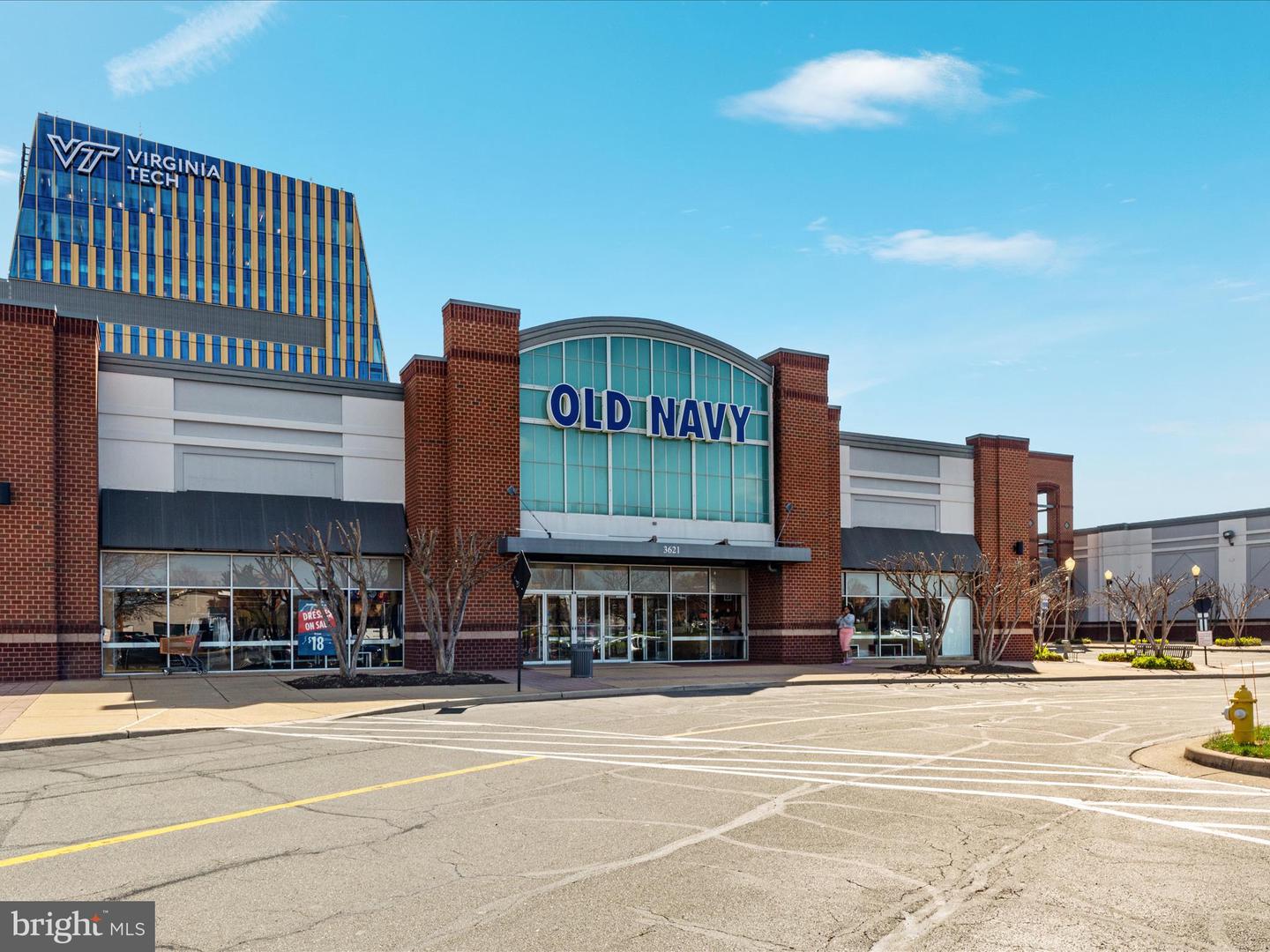 5625 MAXINE CT, ALEXANDRIA, Virginia 22310, 7 Bedrooms Bedrooms, 11 Rooms Rooms,4 BathroomsBathrooms,Residential,For sale,5625 MAXINE CT,VAFX2261474 MLS # VAFX2261474