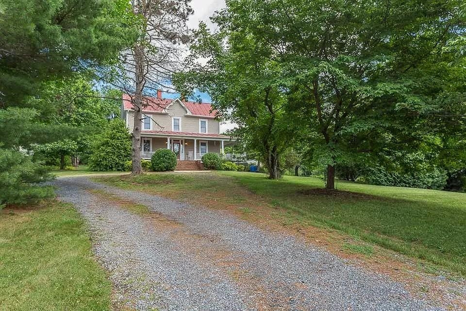 163 PLEASANT VIEW RD, STAUNTON, Virginia 24401, 4 Bedrooms Bedrooms, ,4 BathroomsBathrooms,Residential,163 PLEASANT VIEW RD,671903 MLS # 671903 163 PLEASANT VIEW RD, STAUNTON, Virginia 24401, 4 Bedrooms Bedrooms, ,4 BathroomsBathrooms,Residential,163 PLEASANT VIEW RD,671903 MLS # 671903