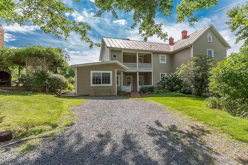 163 PLEASANT VIEW RD, STAUNTON, Virginia 24401, 4 Bedrooms Bedrooms, ,4 BathroomsBathrooms,Residential,163 PLEASANT VIEW RD,671903 MLS # 671903 163 PLEASANT VIEW RD, STAUNTON, Virginia 24401, 4 Bedrooms Bedrooms, ,4 BathroomsBathrooms,Residential,163 PLEASANT VIEW RD,671903 MLS # 671903