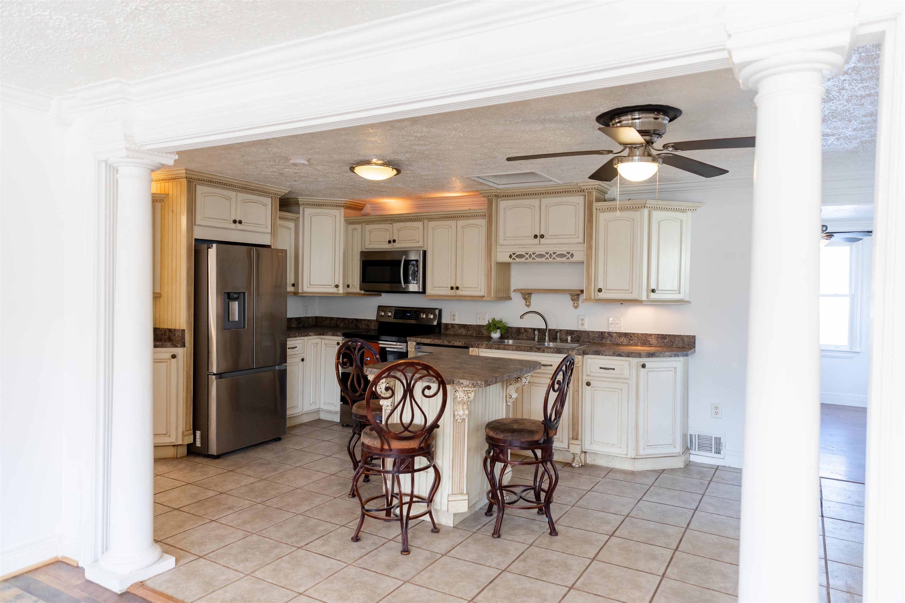 184 SW HILLSIDE DR, BUENA VISTA, Virginia 24416, 4 Bedrooms Bedrooms, ,2 BathroomsBathrooms,Residential,Section 8 Lot 9 Appointment of Substitute Instrume,184 SW HILLSIDE DR,671908 MLS # 671908