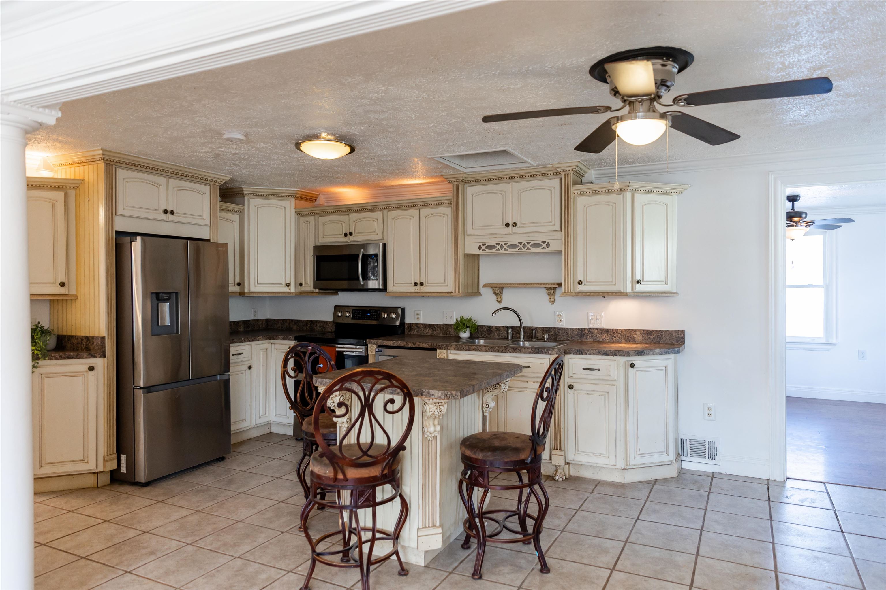 184 SW HILLSIDE DR, BUENA VISTA, Virginia 24416, 4 Bedrooms Bedrooms, ,2 BathroomsBathrooms,Residential,Section 8 Lot 9 Appointment of Substitute Instrume,184 SW HILLSIDE DR,671908 MLS # 671908