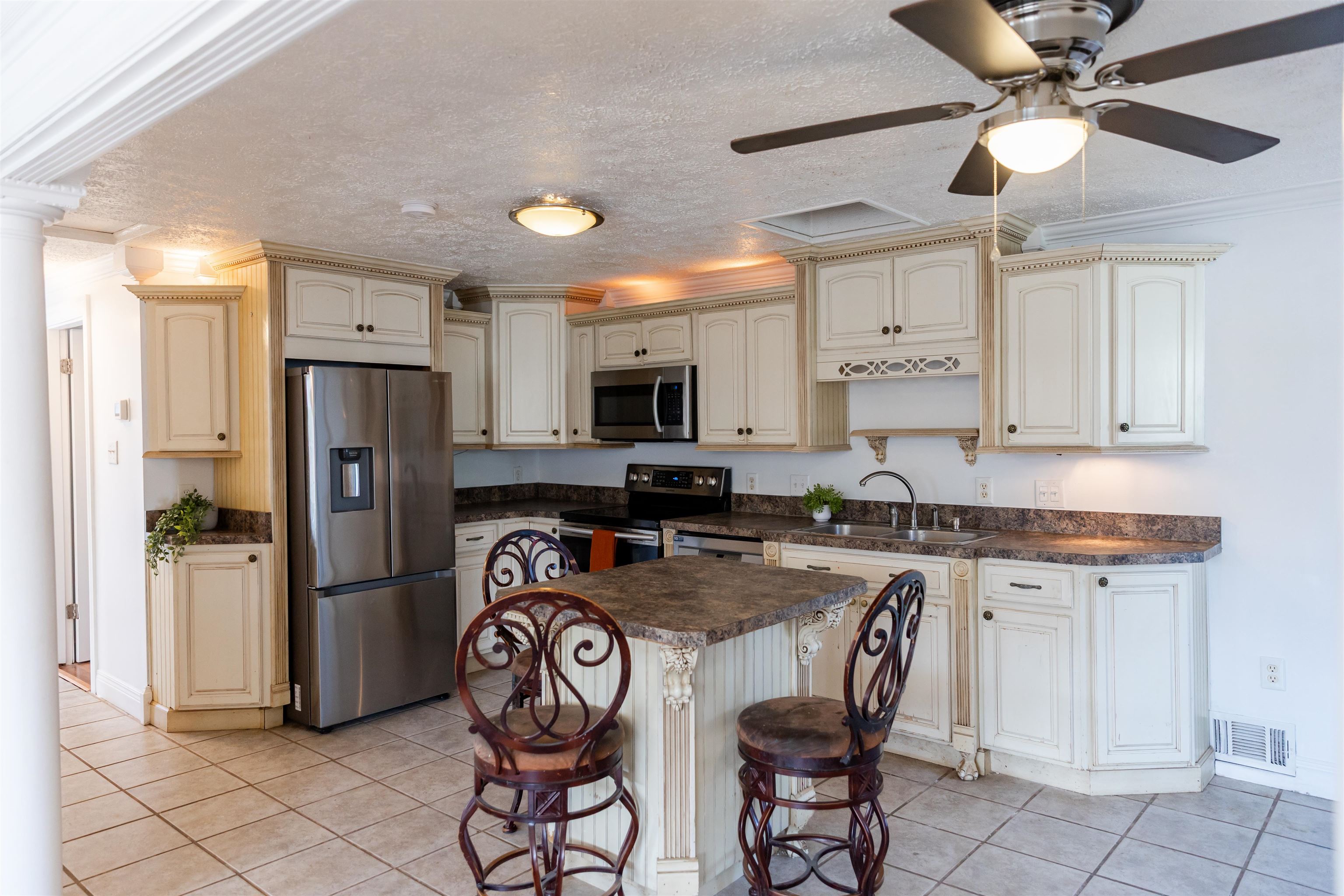 184 SW HILLSIDE DR, BUENA VISTA, Virginia 24416, 4 Bedrooms Bedrooms, ,2 BathroomsBathrooms,Residential,Section 8 Lot 9 Appointment of Substitute Instrume,184 SW HILLSIDE DR,671908 MLS # 671908