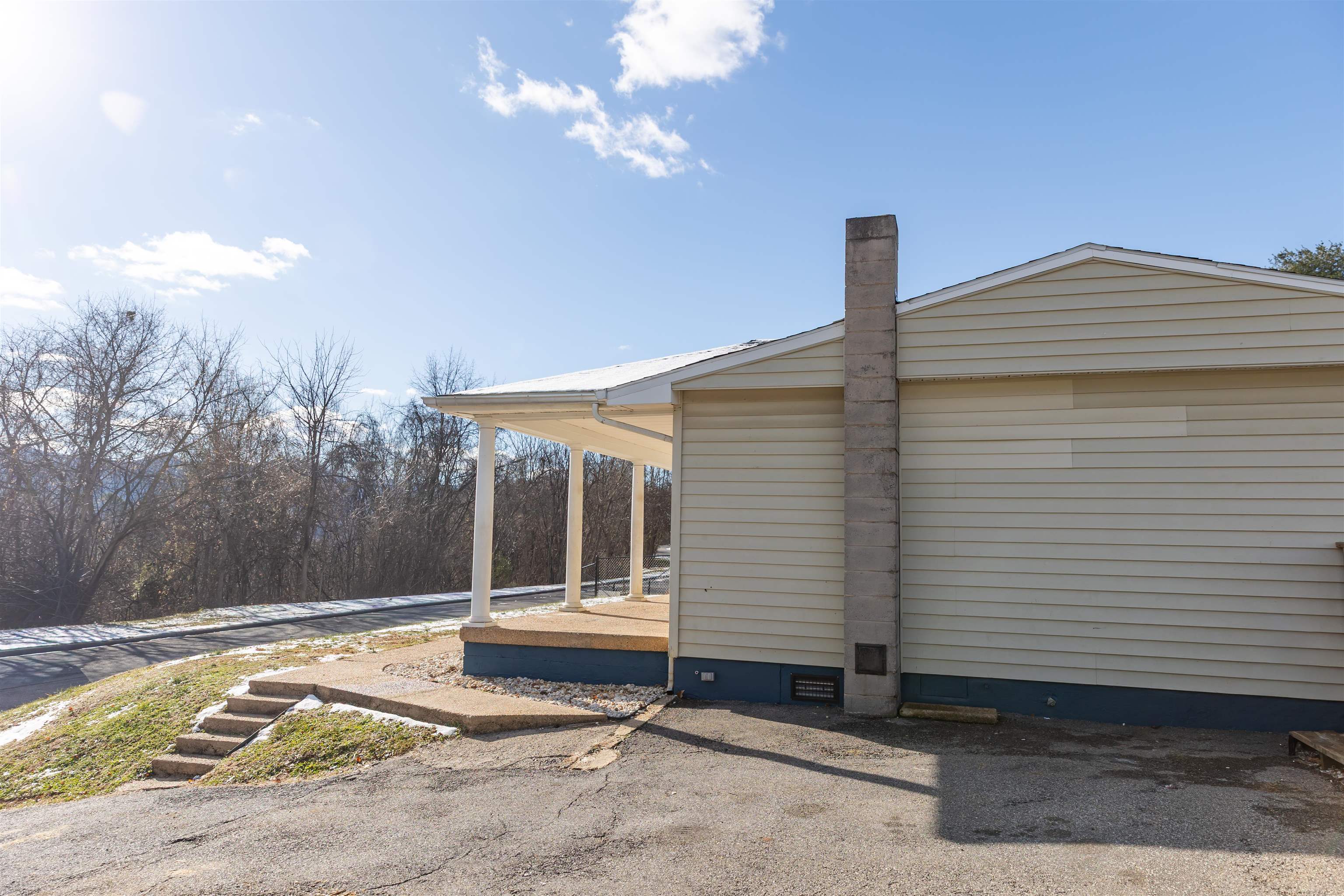 184 SW HILLSIDE DR, BUENA VISTA, Virginia 24416, 4 Bedrooms Bedrooms, ,2 BathroomsBathrooms,Residential,Section 8 Lot 9 Appointment of Substitute Instrume,184 SW HILLSIDE DR,671908 MLS # 671908