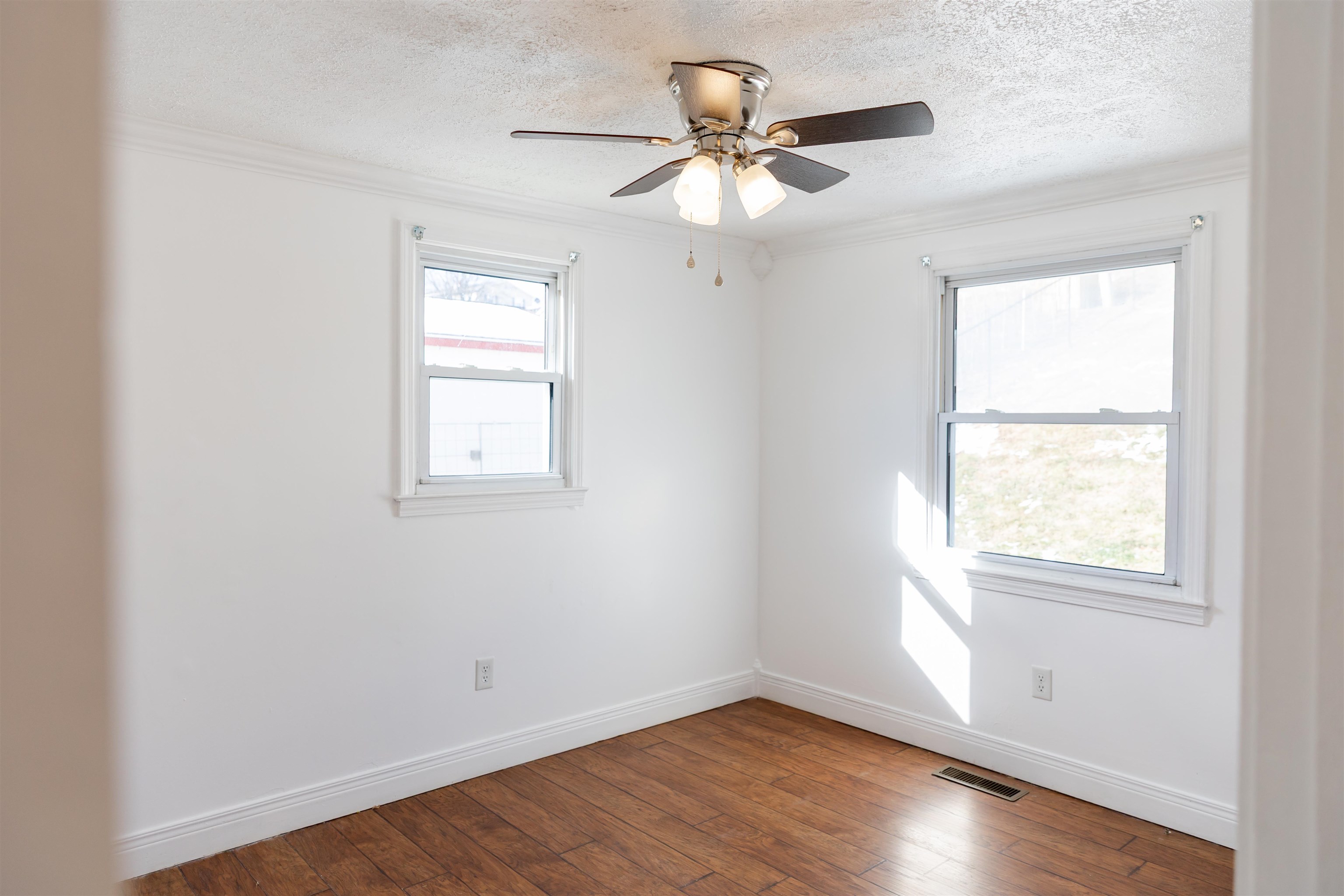 184 SW HILLSIDE DR, BUENA VISTA, Virginia 24416, 4 Bedrooms Bedrooms, ,2 BathroomsBathrooms,Residential,Section 8 Lot 9 Appointment of Substitute Instrume,184 SW HILLSIDE DR,671908 MLS # 671908