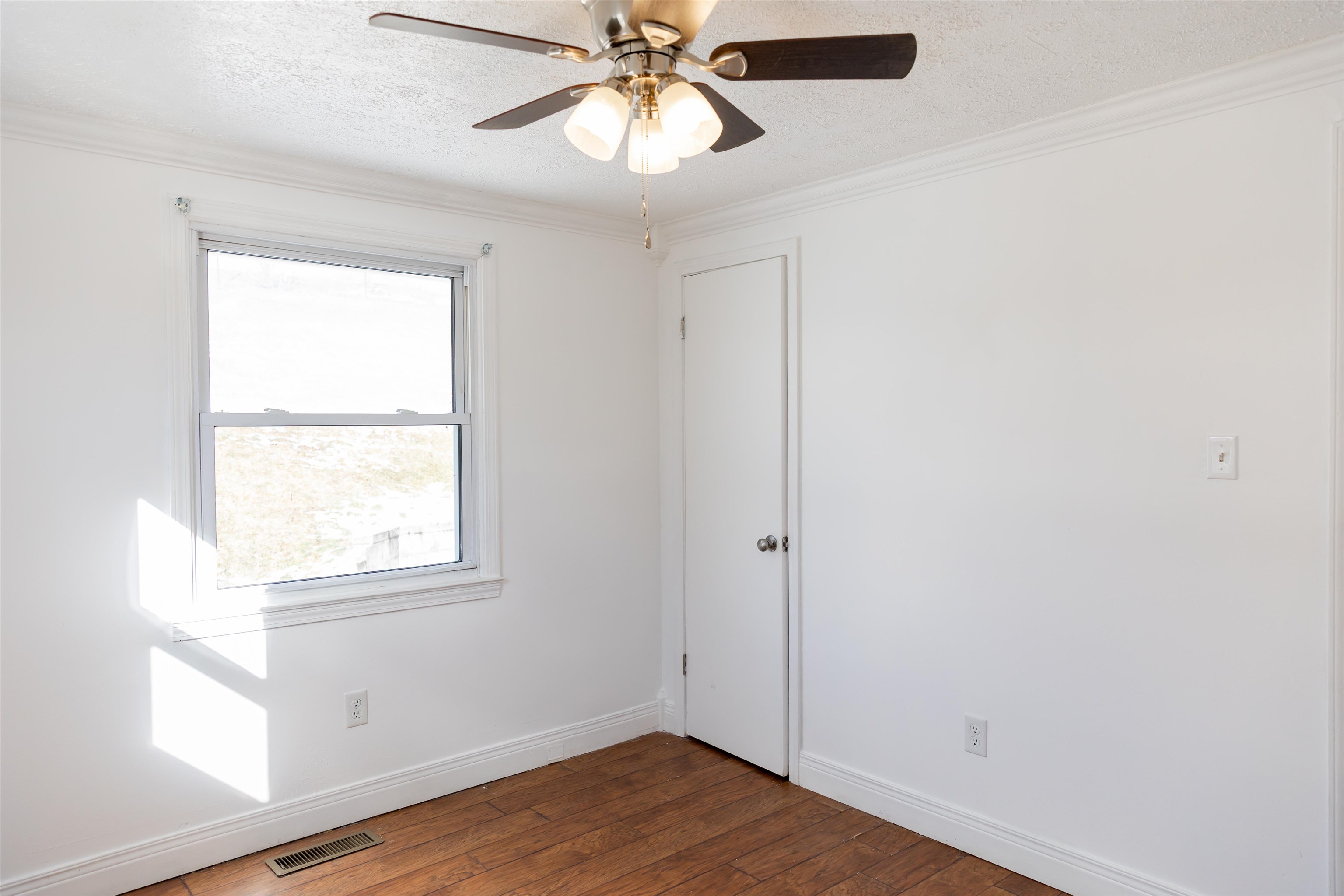 184 SW HILLSIDE DR, BUENA VISTA, Virginia 24416, 4 Bedrooms Bedrooms, ,2 BathroomsBathrooms,Residential,Section 8 Lot 9 Appointment of Substitute Instrume,184 SW HILLSIDE DR,671908 MLS # 671908