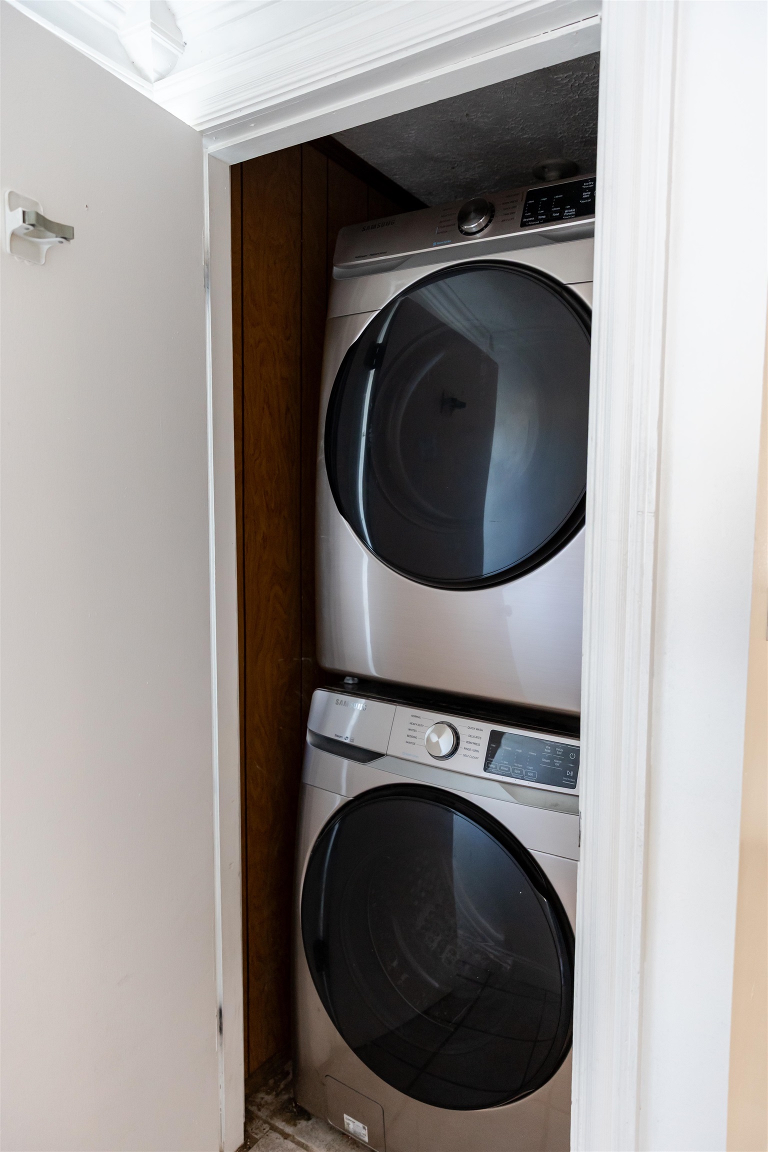 184 SW HILLSIDE DR, BUENA VISTA, Virginia 24416, 4 Bedrooms Bedrooms, ,2 BathroomsBathrooms,Residential,Section 8 Lot 9 Appointment of Substitute Instrume,184 SW HILLSIDE DR,671908 MLS # 671908