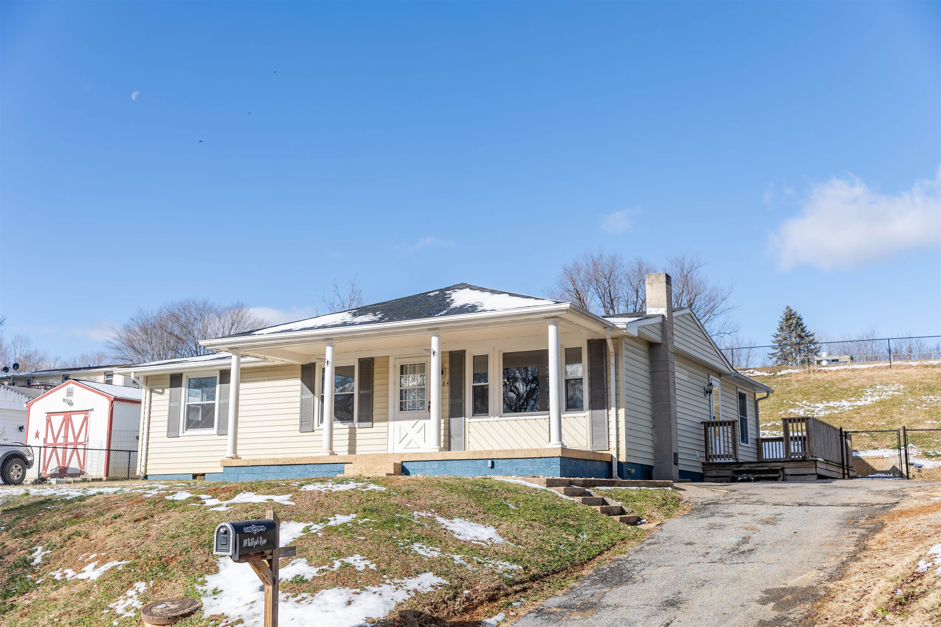 184 SW HILLSIDE DR, BUENA VISTA, Virginia 24416, 4 Bedrooms Bedrooms, ,2 BathroomsBathrooms,Residential,Section 8 Lot 9 Appointment of Substitute Instrume,184 SW HILLSIDE DR,671908 MLS # 671908