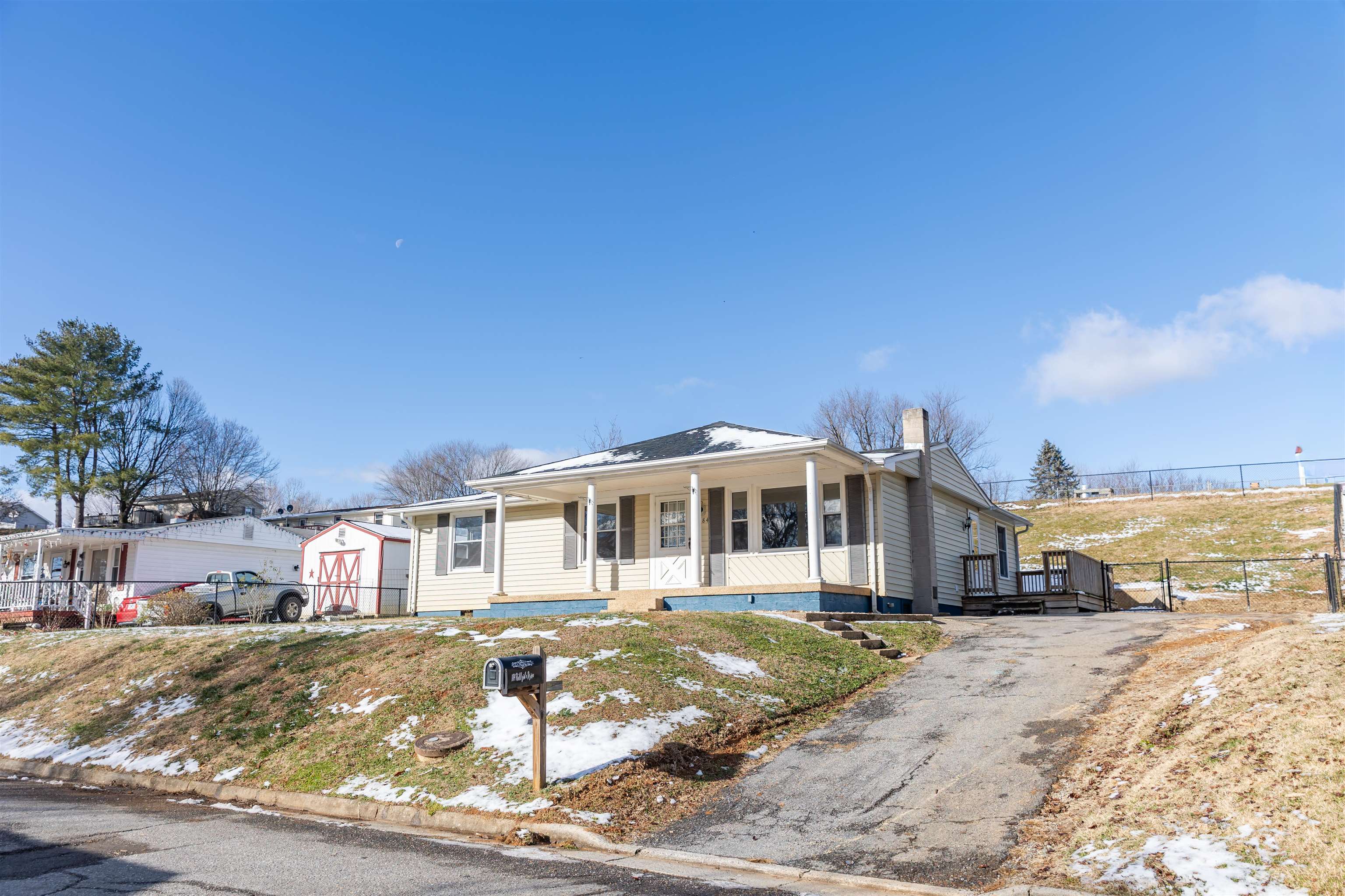 184 SW HILLSIDE DR, BUENA VISTA, Virginia 24416, 4 Bedrooms Bedrooms, ,2 BathroomsBathrooms,Residential,Section 8 Lot 9 Appointment of Substitute Instrume,184 SW HILLSIDE DR,671908 MLS # 671908