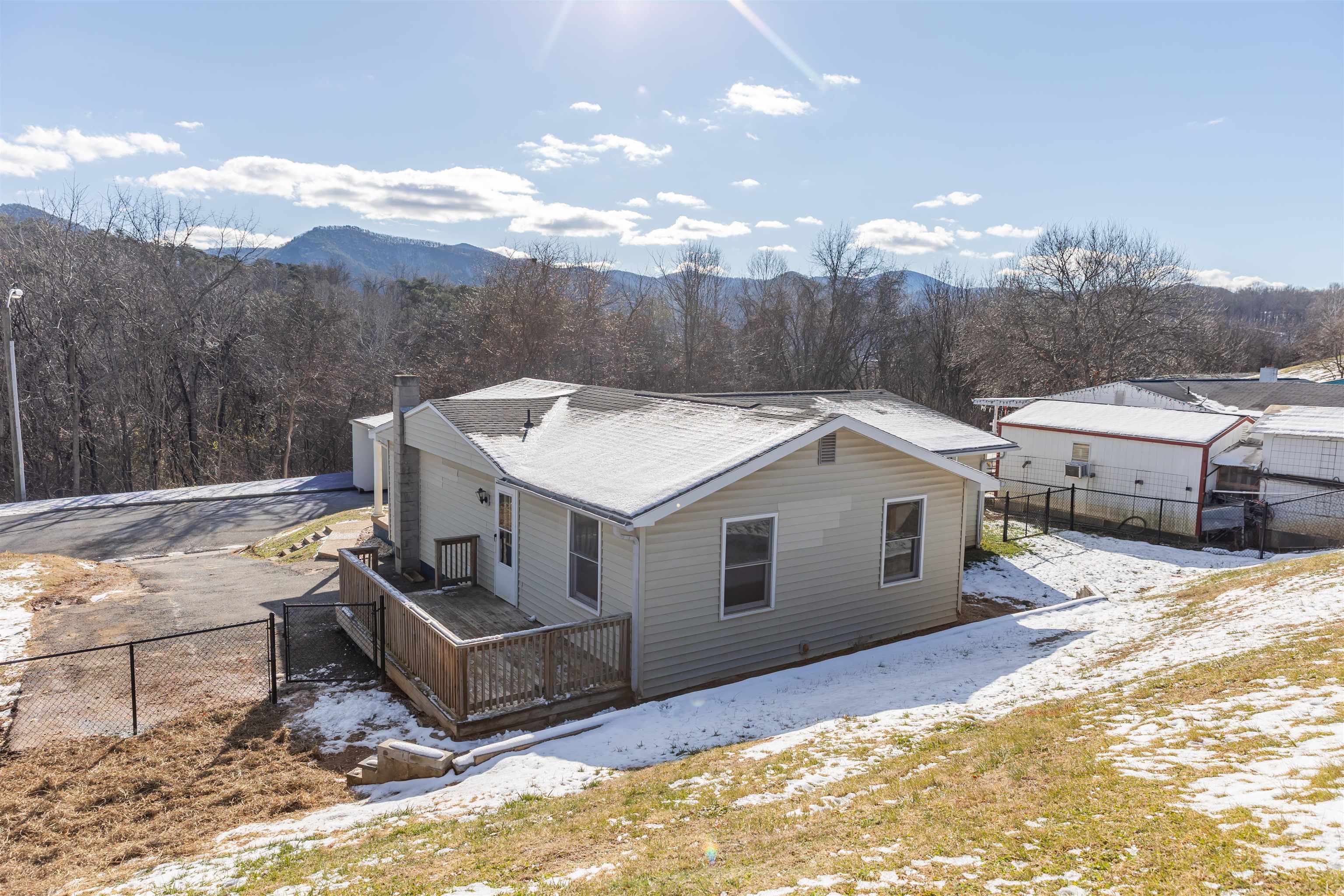 184 SW HILLSIDE DR, BUENA VISTA, Virginia 24416, 4 Bedrooms Bedrooms, ,2 BathroomsBathrooms,Residential,Section 8 Lot 9 Appointment of Substitute Instrume,184 SW HILLSIDE DR,671908 MLS # 671908