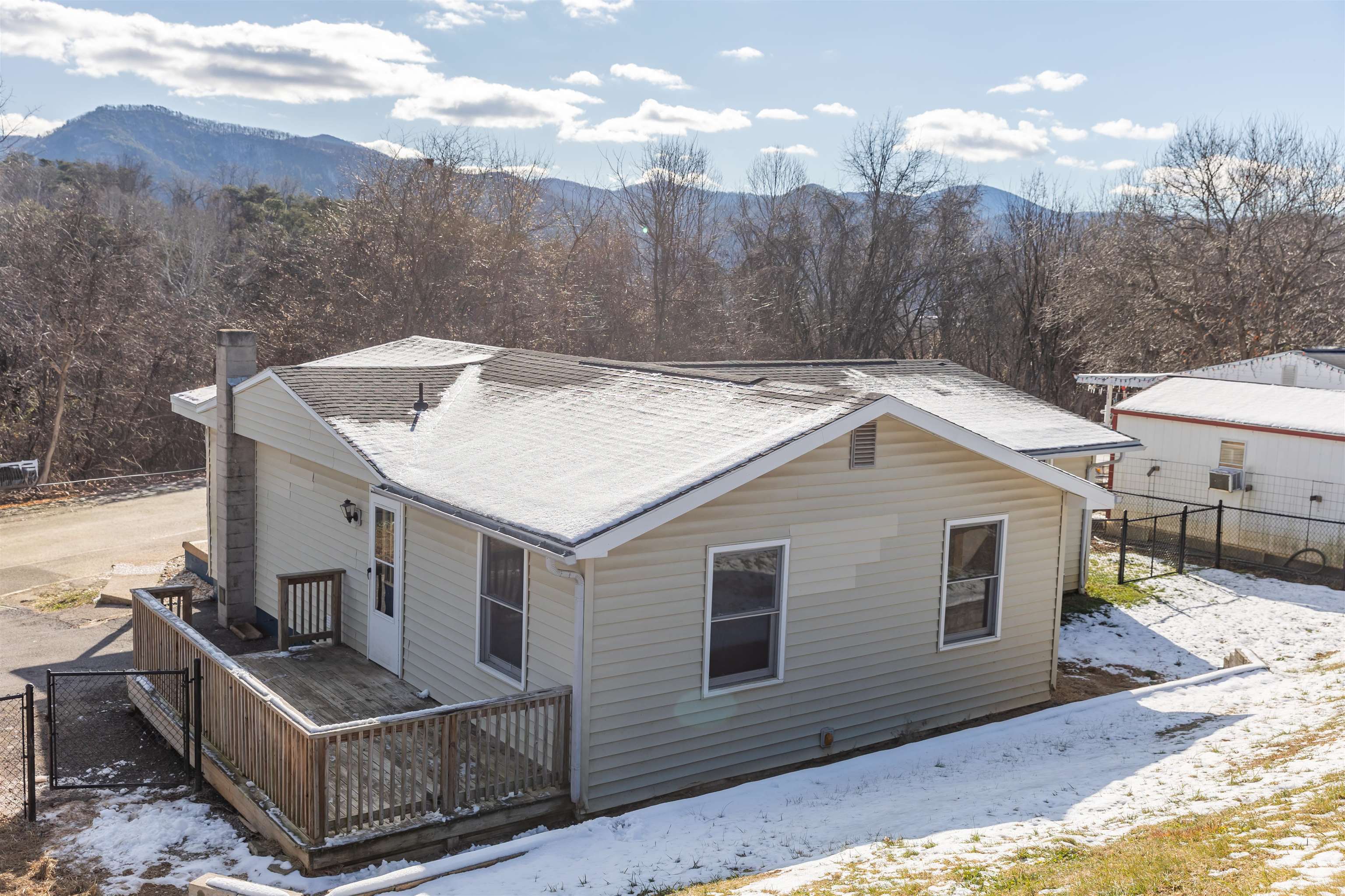 184 SW HILLSIDE DR, BUENA VISTA, Virginia 24416, 4 Bedrooms Bedrooms, ,2 BathroomsBathrooms,Residential,Section 8 Lot 9 Appointment of Substitute Instrume,184 SW HILLSIDE DR,671908 MLS # 671908