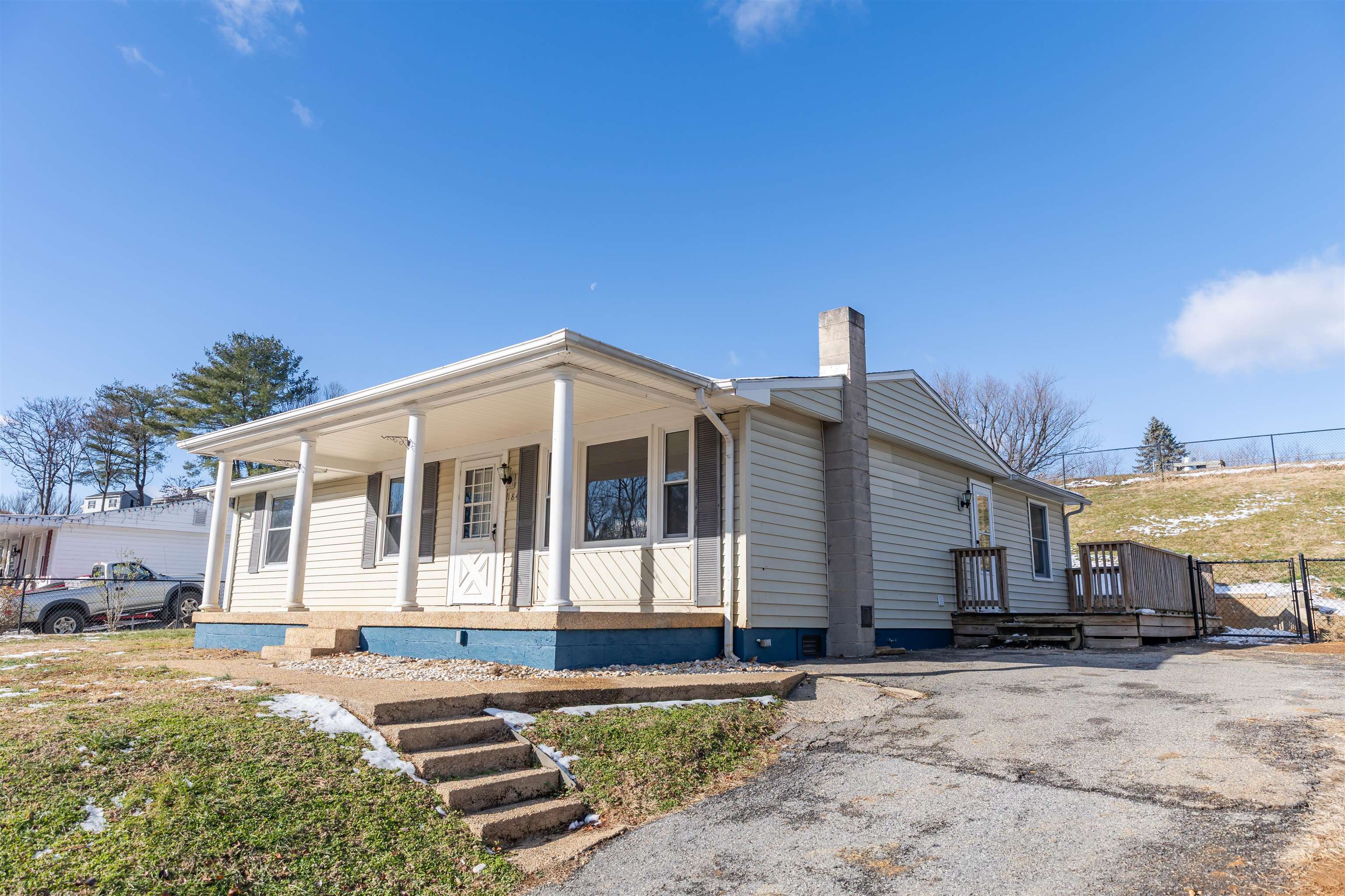 184 SW HILLSIDE DR, BUENA VISTA, Virginia 24416, 4 Bedrooms Bedrooms, ,2 BathroomsBathrooms,Residential,Section 8 Lot 9 Appointment of Substitute Instrume,184 SW HILLSIDE DR,671908 MLS # 671908