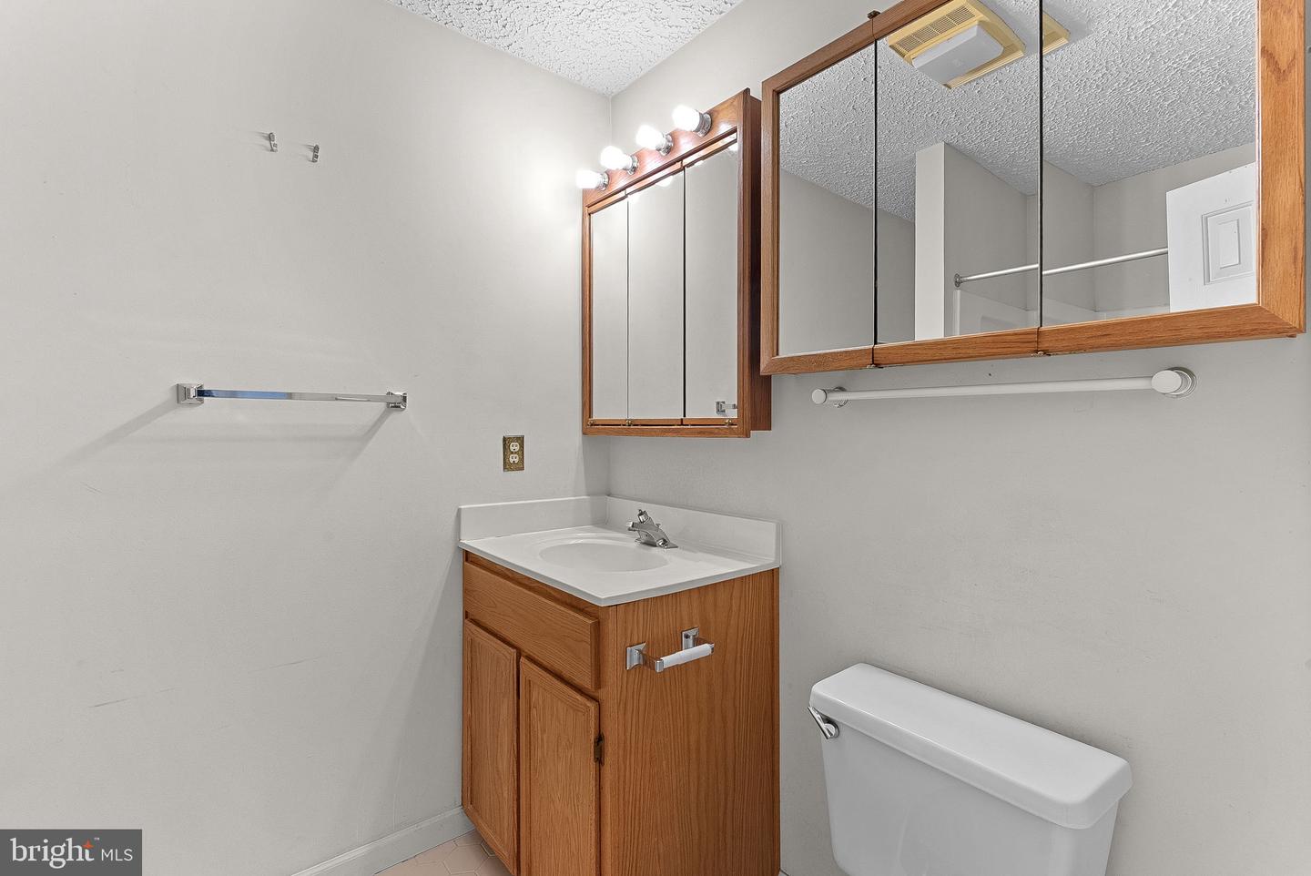 3709 HOWSEN AVE, FAIRFAX, Virginia 22030, 3 Bedrooms Bedrooms, ,3 BathroomsBathrooms,Residential,For sale,3709 HOWSEN AVE,VAFC2007564 MLS # VAFC2007564 3709 HOWSEN AVE, FAIRFAX, Virginia 22030, 3 Bedrooms Bedrooms, ,3 BathroomsBathrooms,Residential,For sale,3709 HOWSEN AVE,VAFC2007564 MLS # VAFC2007564