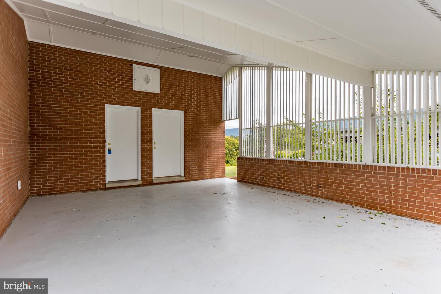 248 SHENVALEE DR, NEW MARKET, Virginia 22844, 4 Bedrooms Bedrooms, ,2 BathroomsBathrooms,Residential,For sale,248 SHENVALEE DR,VASH2013218 MLS # VASH2013218