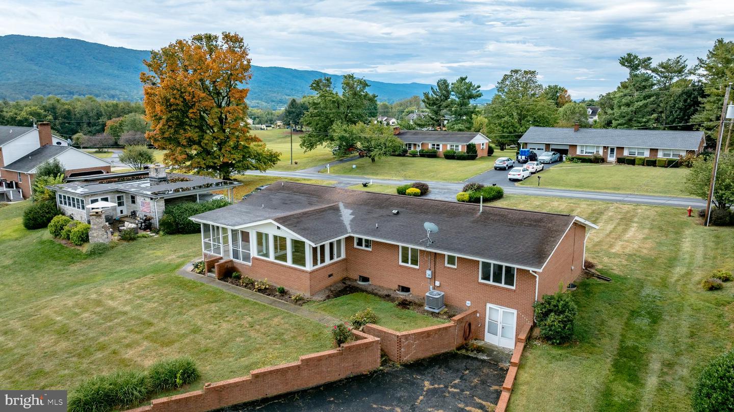 248 SHENVALEE DR, NEW MARKET, Virginia 22844, 4 Bedrooms Bedrooms, ,2 BathroomsBathrooms,Residential,For sale,248 SHENVALEE DR,VASH2013218 MLS # VASH2013218