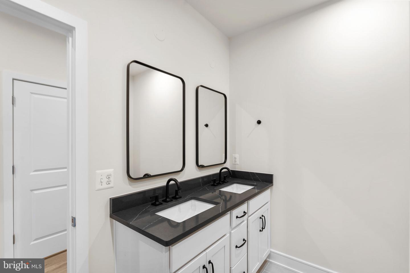 23019 BLUE EAGLE TER, ASHBURN, Virginia 20148, 3 Bedrooms Bedrooms, ,3 BathroomsBathrooms,Residential,For sale,23019 BLUE EAGLE TER,VALO2112486 MLS # VALO2112486