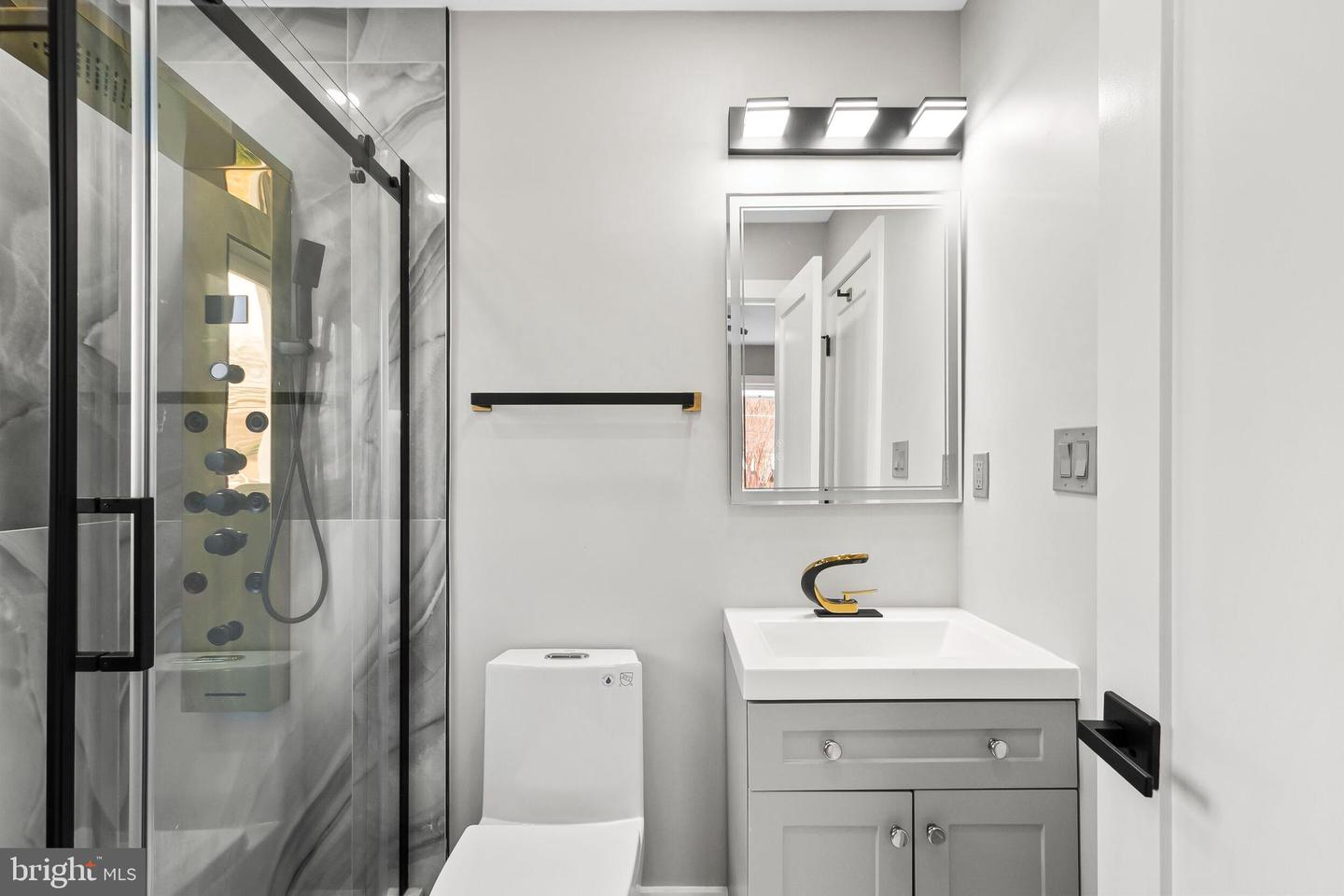 5401 FERNDALE ST, SPRINGFIELD, Virginia 22151, 4 Bedrooms Bedrooms, ,2 BathroomsBathrooms,Residential,For sale,5401 FERNDALE ST,VAFX2282776 MLS # VAFX2282776 5401 FERNDALE ST, SPRINGFIELD, Virginia 22151, 4 Bedrooms Bedrooms, ,2 BathroomsBathrooms,Residential,For sale,5401 FERNDALE ST,VAFX2282776 MLS # VAFX2282776