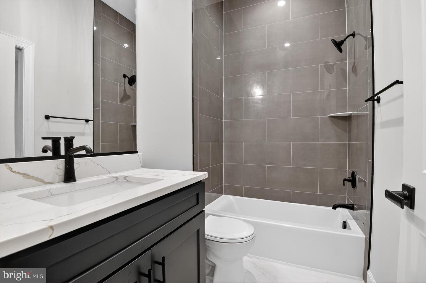 11600 BLUE RIDGE LN, GREAT FALLS, Virginia 22066, 4 Bedrooms Bedrooms, ,4 BathroomsBathrooms,Residential,For sale,11600 BLUE RIDGE LN,VAFX2282782 MLS # VAFX2282782