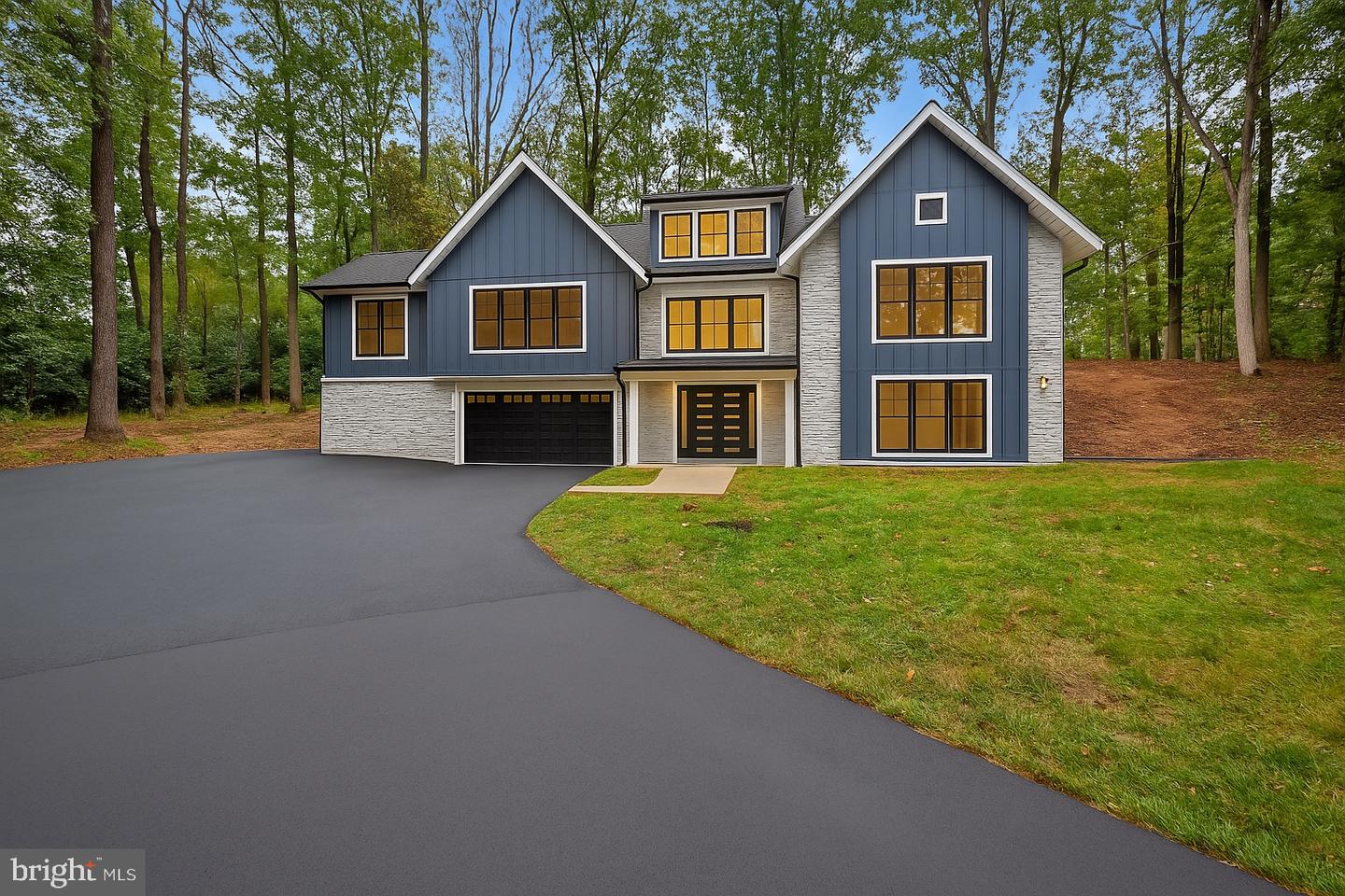 11600 BLUE RIDGE LN, GREAT FALLS, Virginia 22066, 4 Bedrooms Bedrooms, ,4 BathroomsBathrooms,Residential,For sale,11600 BLUE RIDGE LN,VAFX2282782 MLS # VAFX2282782