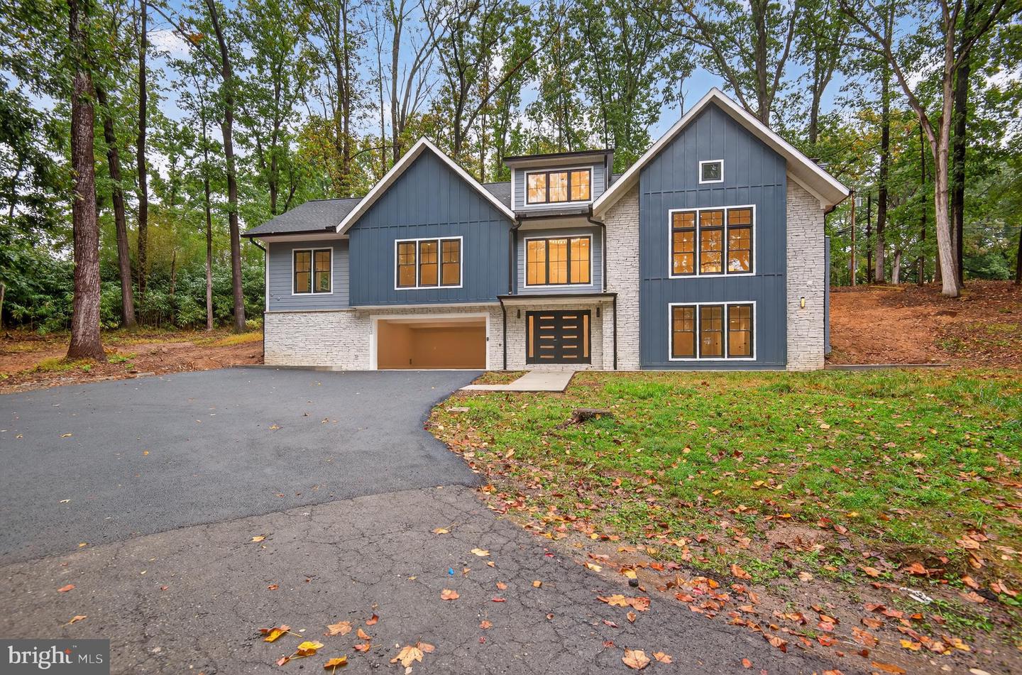 11600 BLUE RIDGE LN, GREAT FALLS, Virginia 22066, 4 Bedrooms Bedrooms, ,4 BathroomsBathrooms,Residential,For sale,11600 BLUE RIDGE LN,VAFX2282782 MLS # VAFX2282782