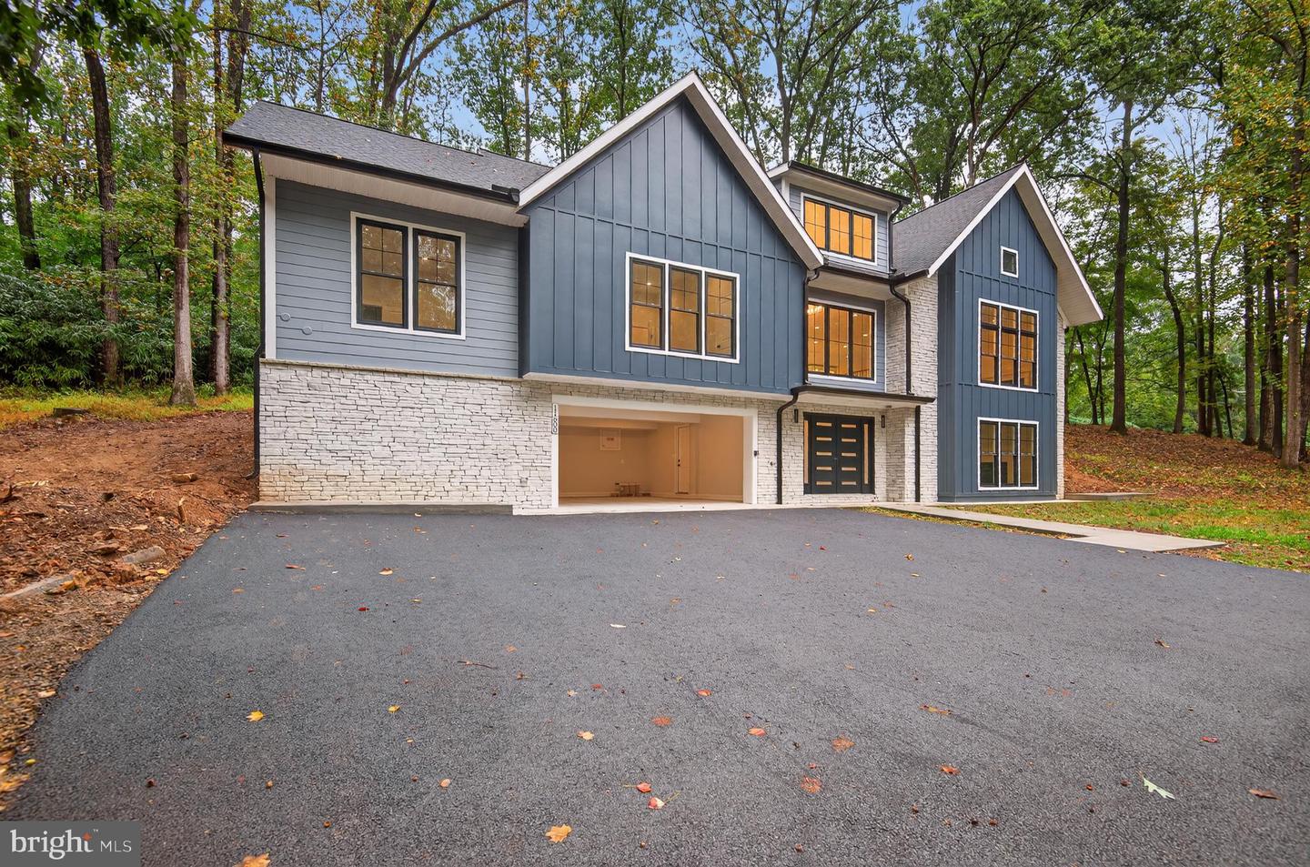 11600 BLUE RIDGE LN, GREAT FALLS, Virginia 22066, 4 Bedrooms Bedrooms, ,4 BathroomsBathrooms,Residential,For sale,11600 BLUE RIDGE LN,VAFX2282782 MLS # VAFX2282782