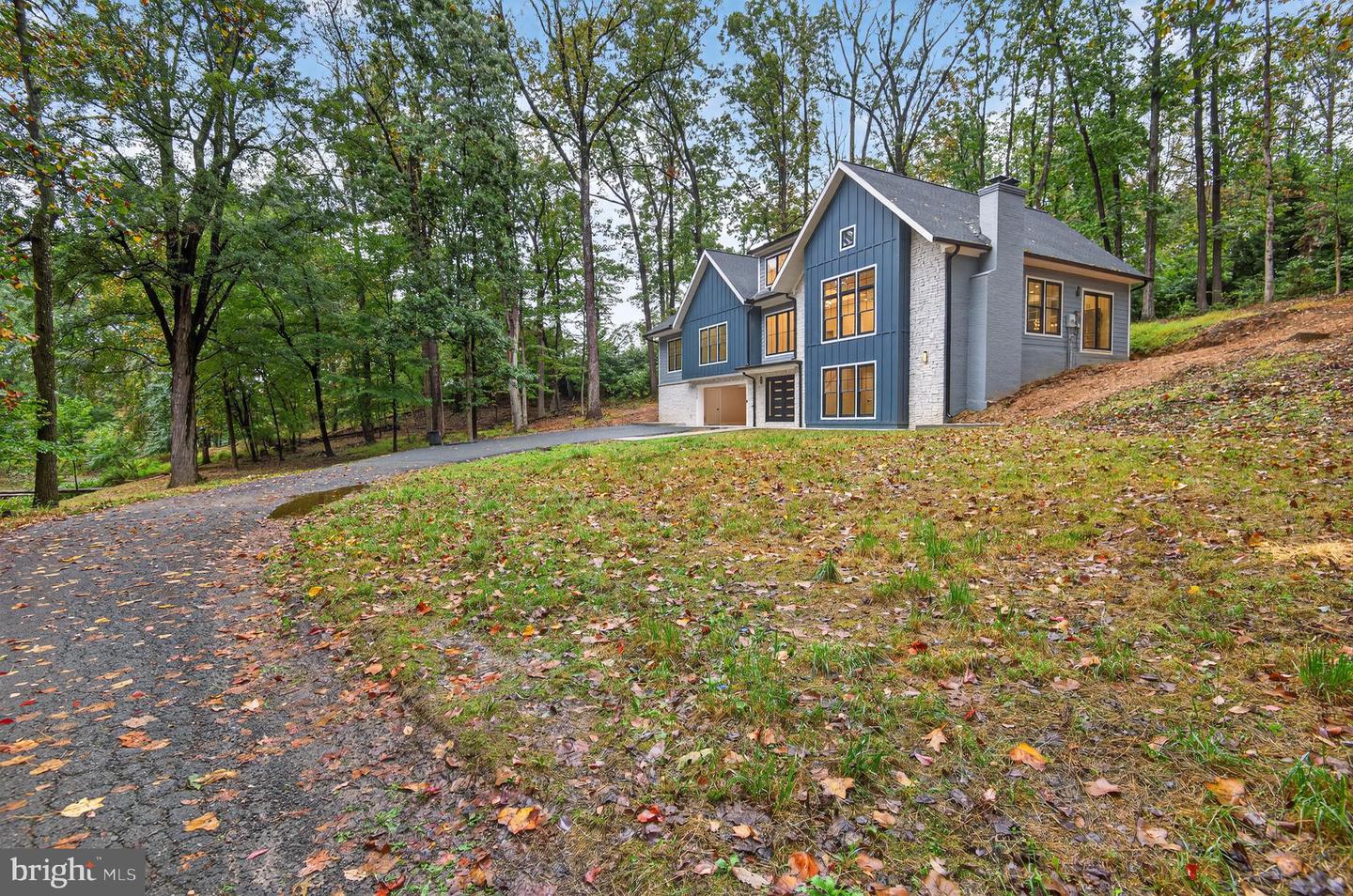 11600 BLUE RIDGE LN, GREAT FALLS, Virginia 22066, 4 Bedrooms Bedrooms, ,4 BathroomsBathrooms,Residential,For sale,11600 BLUE RIDGE LN,VAFX2282782 MLS # VAFX2282782