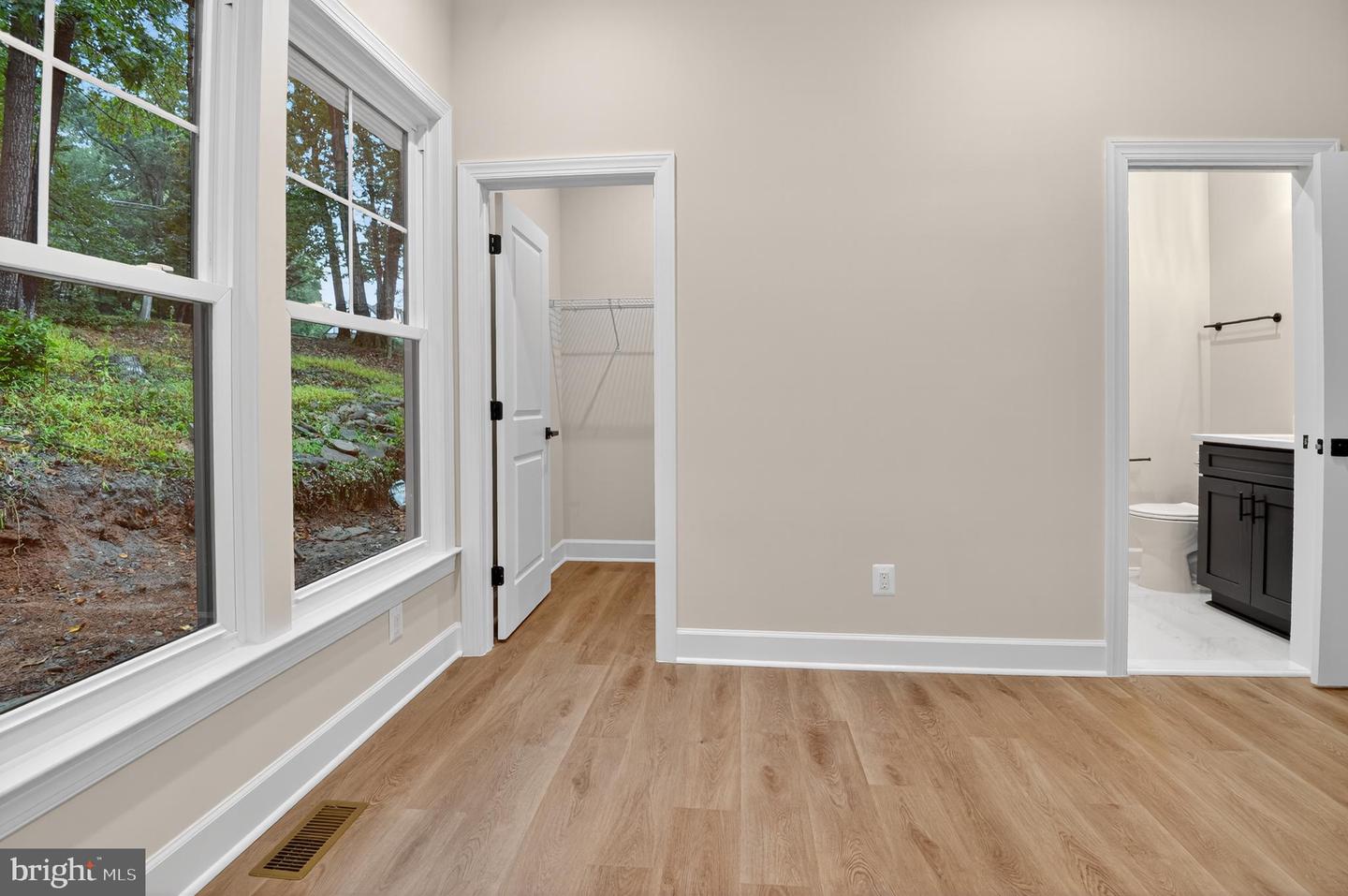 11600 BLUE RIDGE LN, GREAT FALLS, Virginia 22066, 4 Bedrooms Bedrooms, ,4 BathroomsBathrooms,Residential,For sale,11600 BLUE RIDGE LN,VAFX2282782 MLS # VAFX2282782