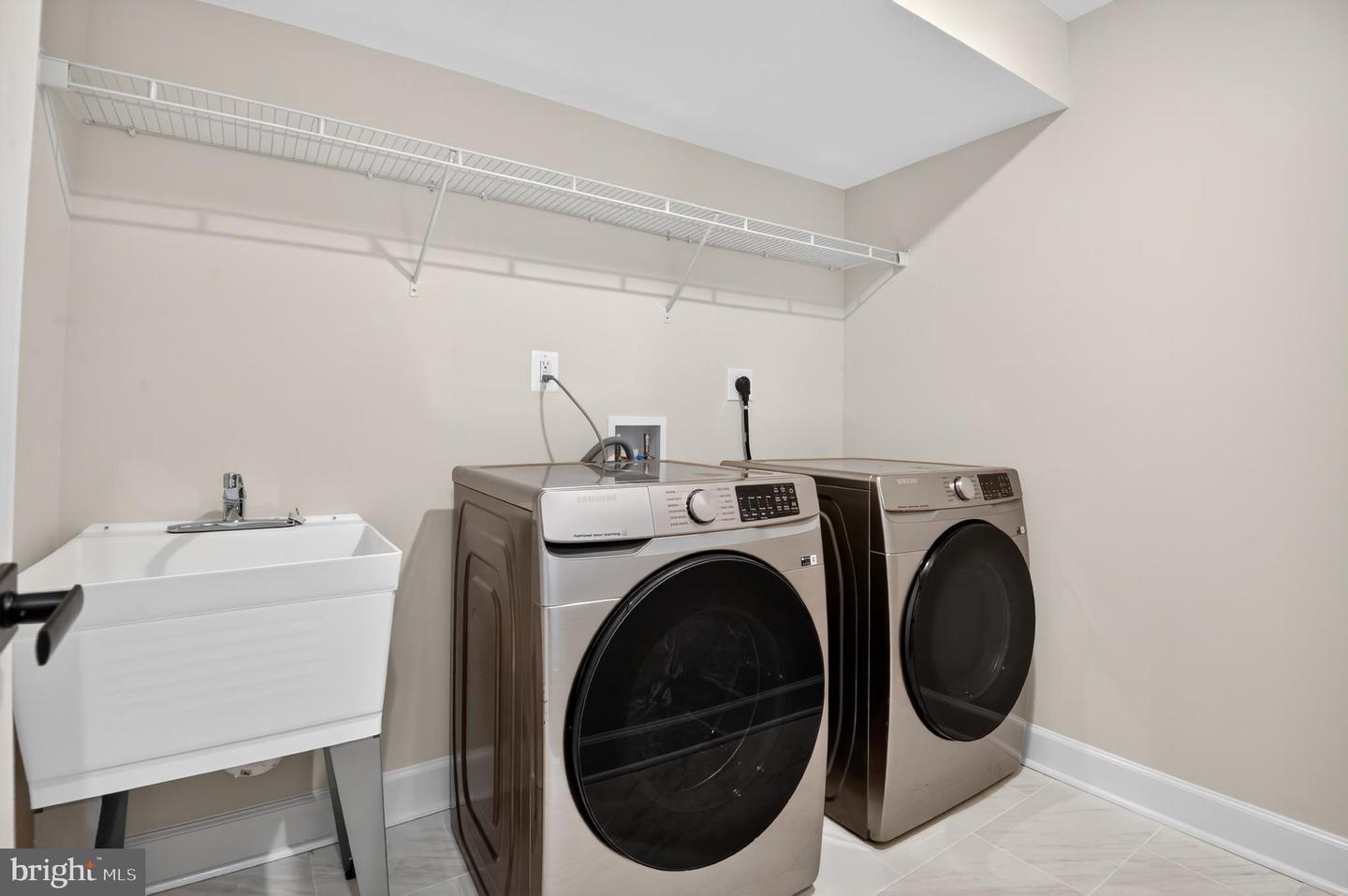 11600 BLUE RIDGE LN, GREAT FALLS, Virginia 22066, 4 Bedrooms Bedrooms, ,4 BathroomsBathrooms,Residential,For sale,11600 BLUE RIDGE LN,VAFX2282782 MLS # VAFX2282782