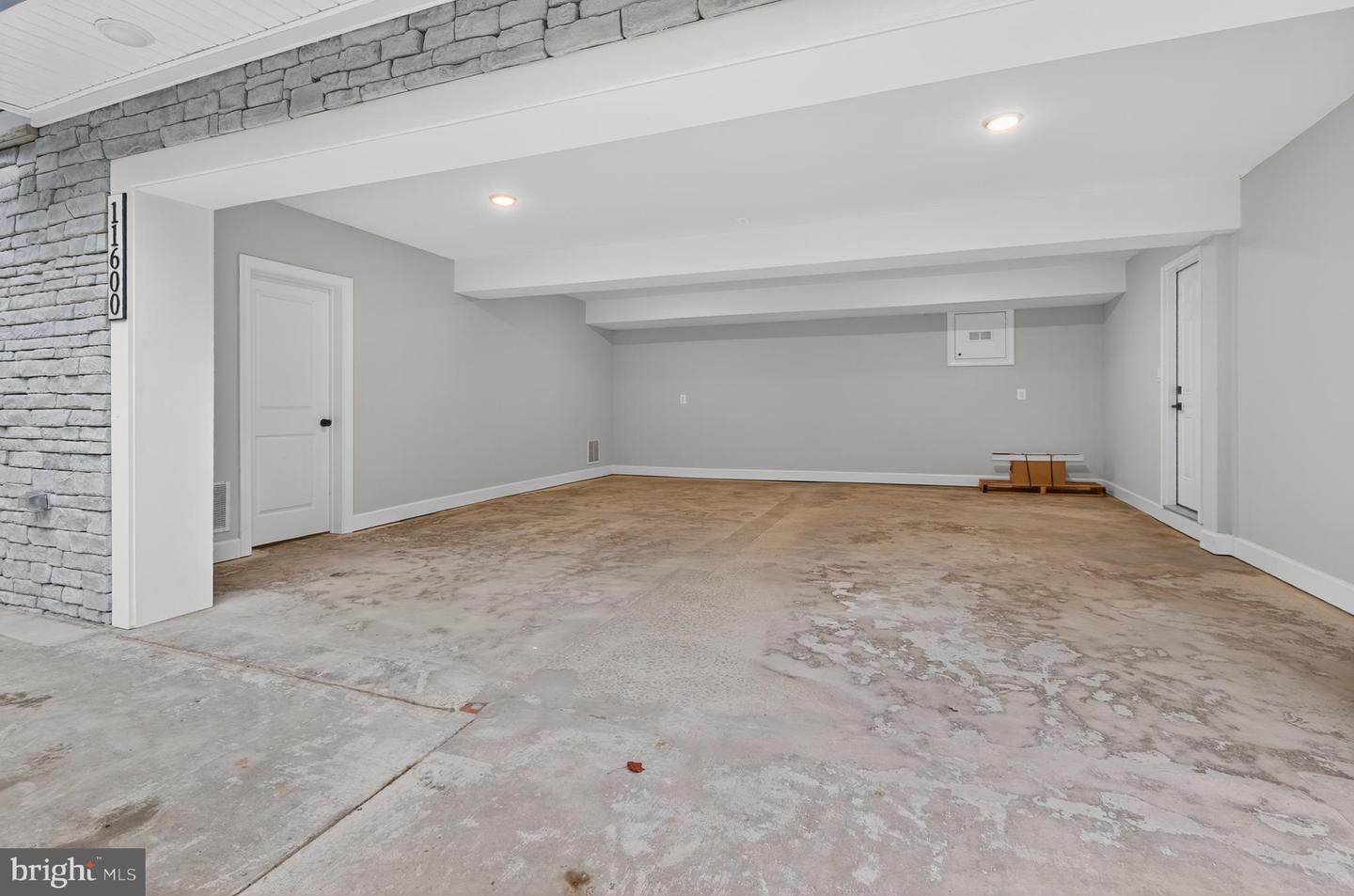 11600 BLUE RIDGE LN, GREAT FALLS, Virginia 22066, 4 Bedrooms Bedrooms, ,4 BathroomsBathrooms,Residential,For sale,11600 BLUE RIDGE LN,VAFX2282782 MLS # VAFX2282782