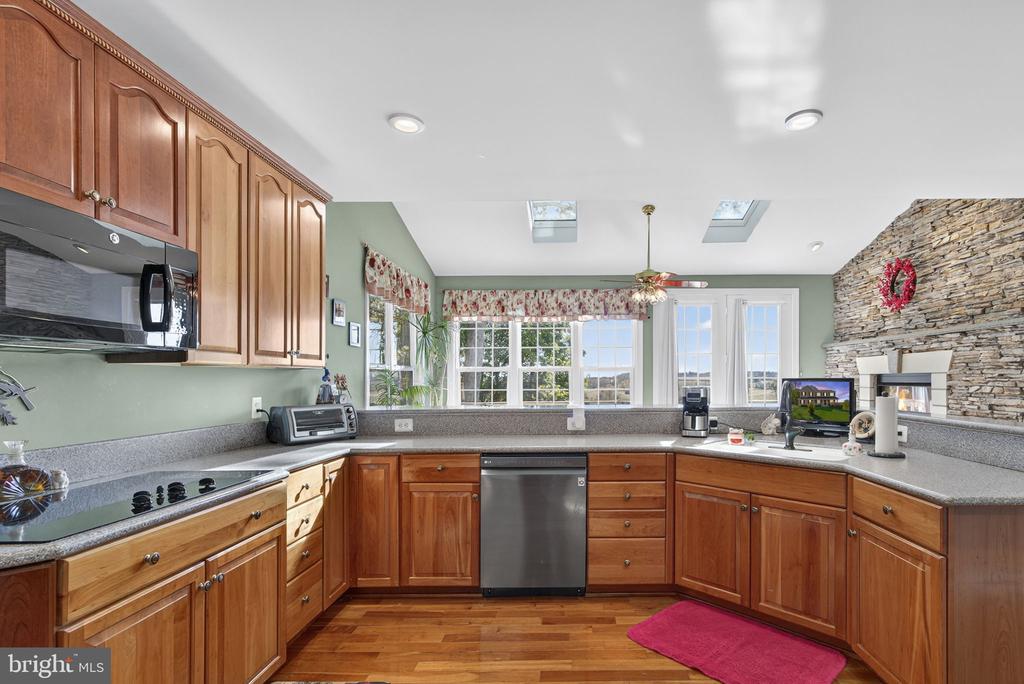 10142 ADA RD, MARSHALL, Virginia, 5 Bedrooms Bedrooms, ,4 BathroomsBathrooms,Residential,10142 ADA RD,VAFQ2019368 MLS # VAFQ2019368